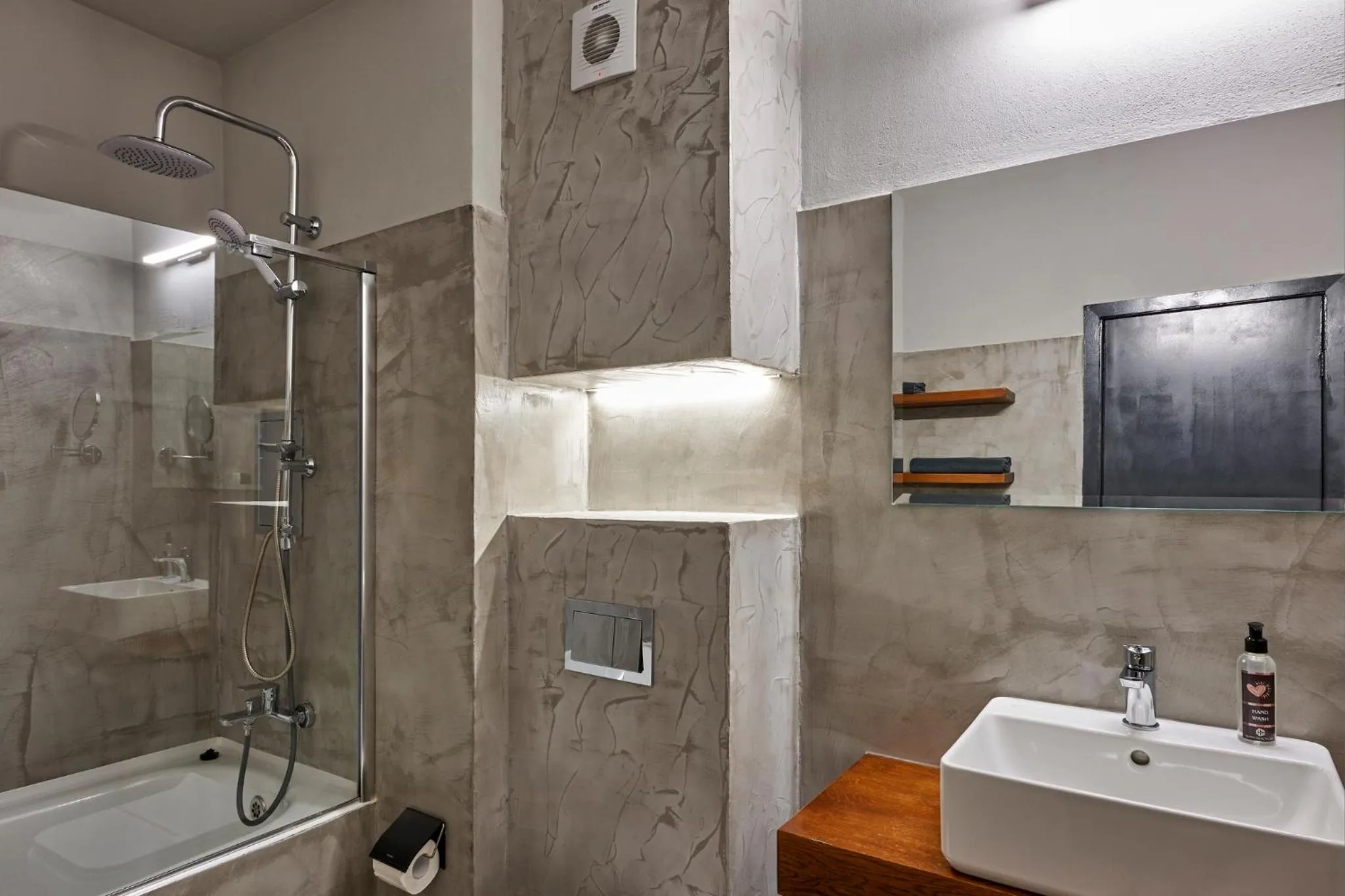 Shower in Sunny Beach Club - Adults Only #YouthfulVibes