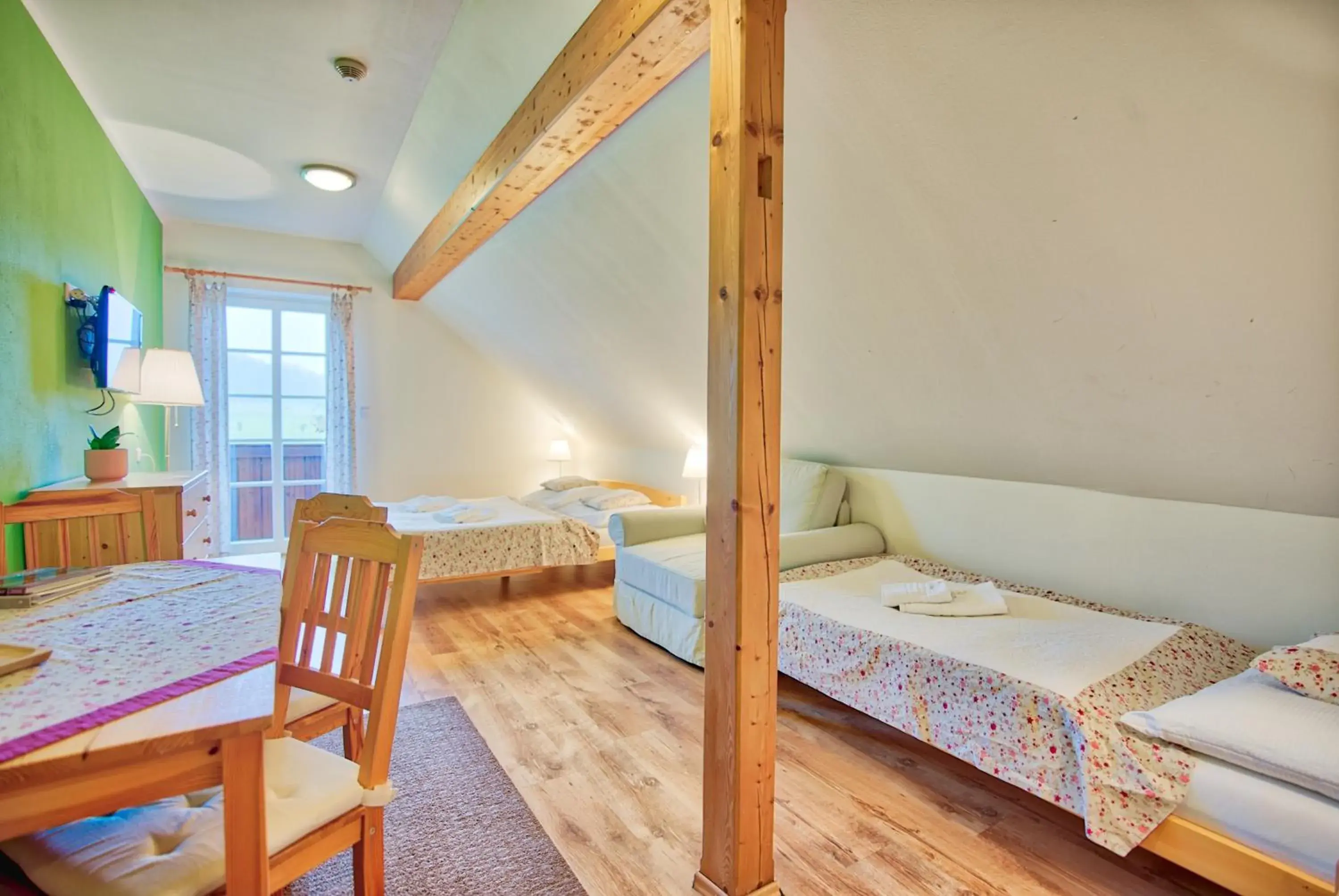 Triple Room - single occupancy in Penzion Pivnice - Jítravský Dvorec Triple Room - single occupancy in Penzion Pivnice - Jítravský Dvorec