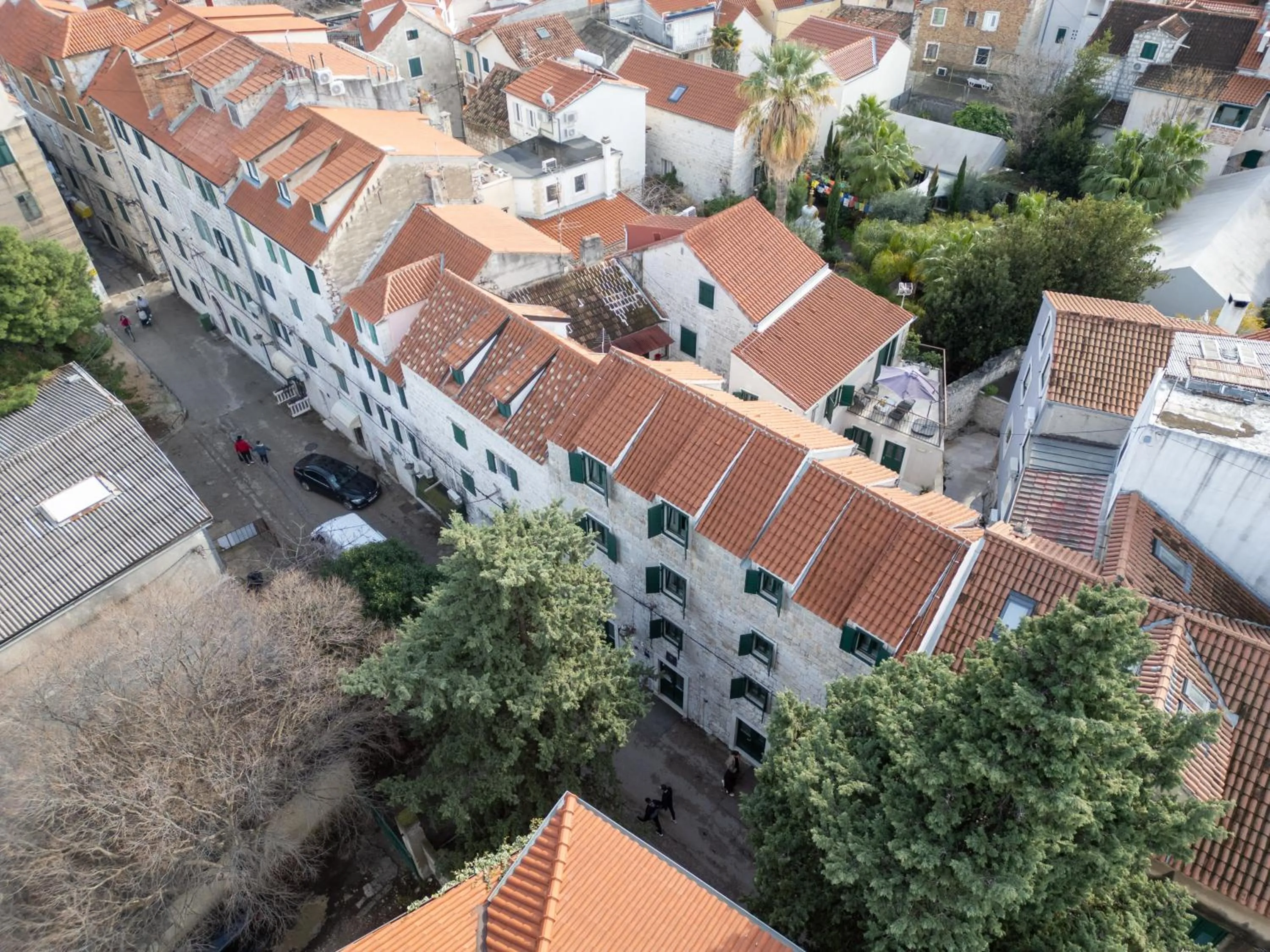 Property building in Apartments Korta