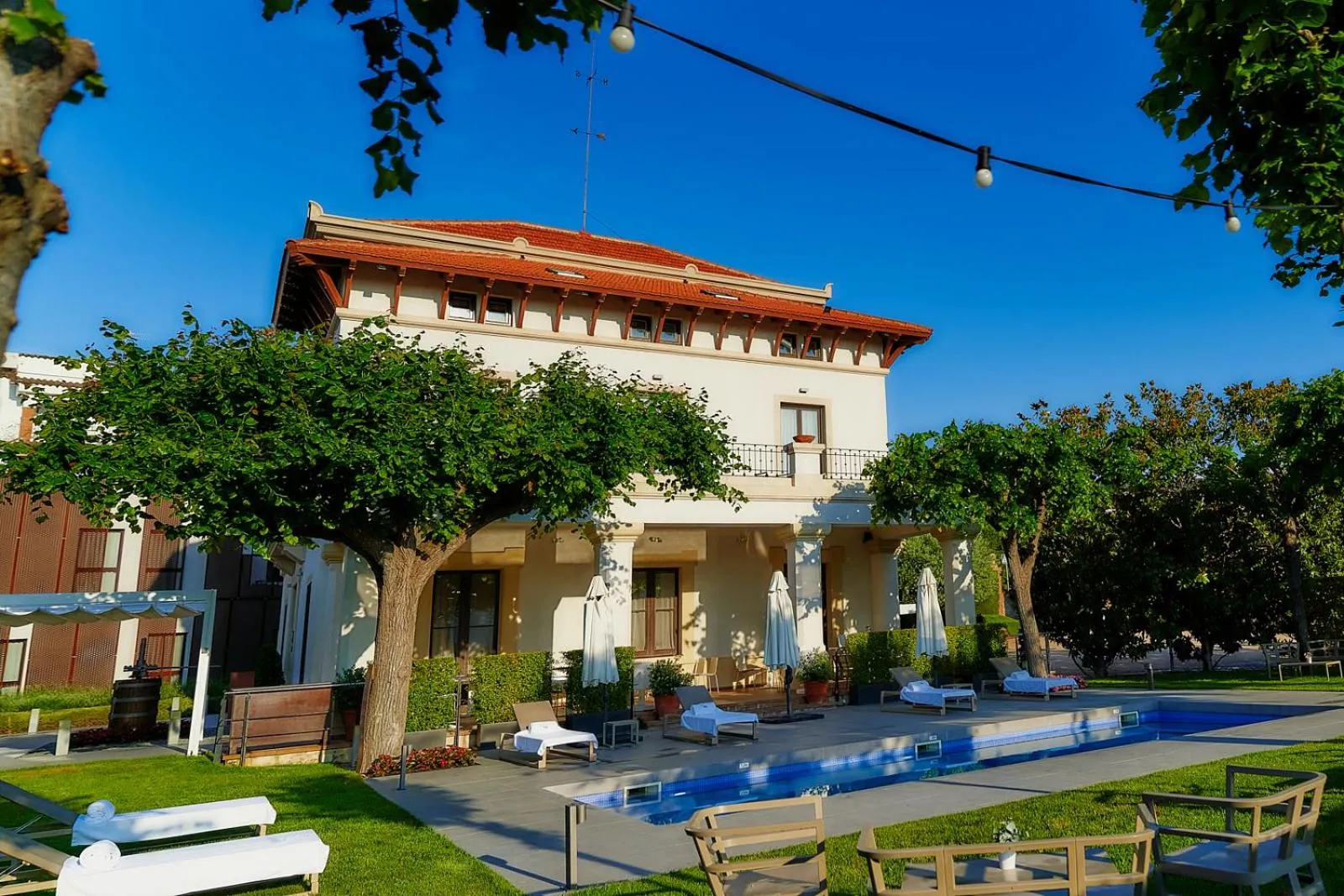 Property building in Hotel Arrey Alella