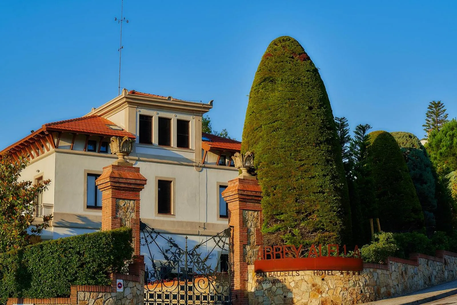 Property building in Hotel Arrey Alella