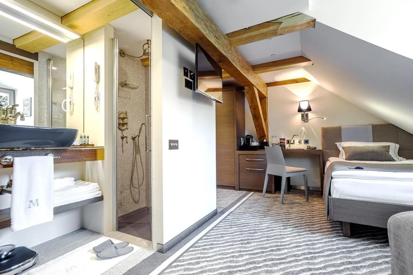 Bathroom, Bed in Michaelson Boutique Hotel & SPA Brícoła