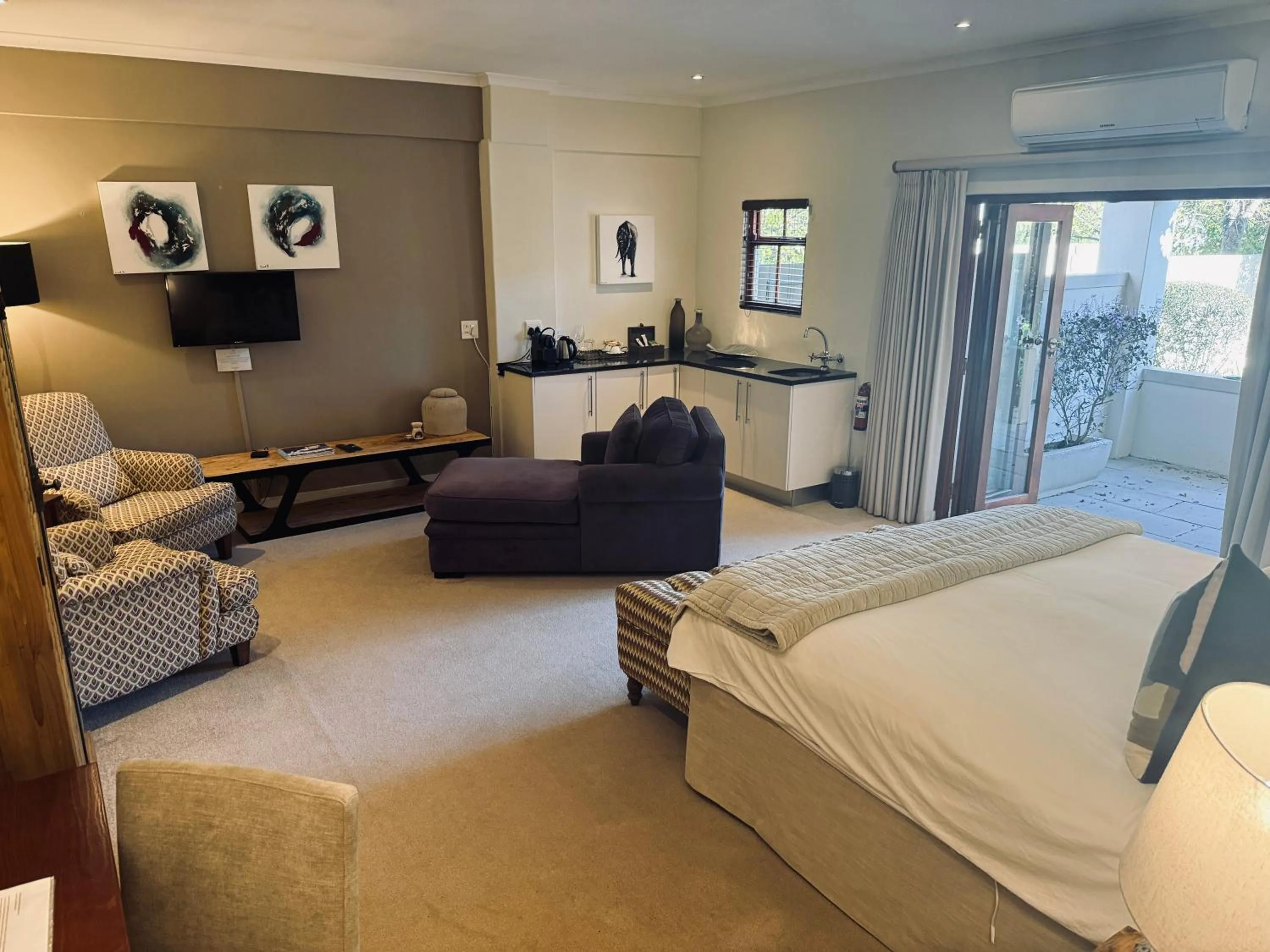 Seating area, Bed in Residence Vive la Vie