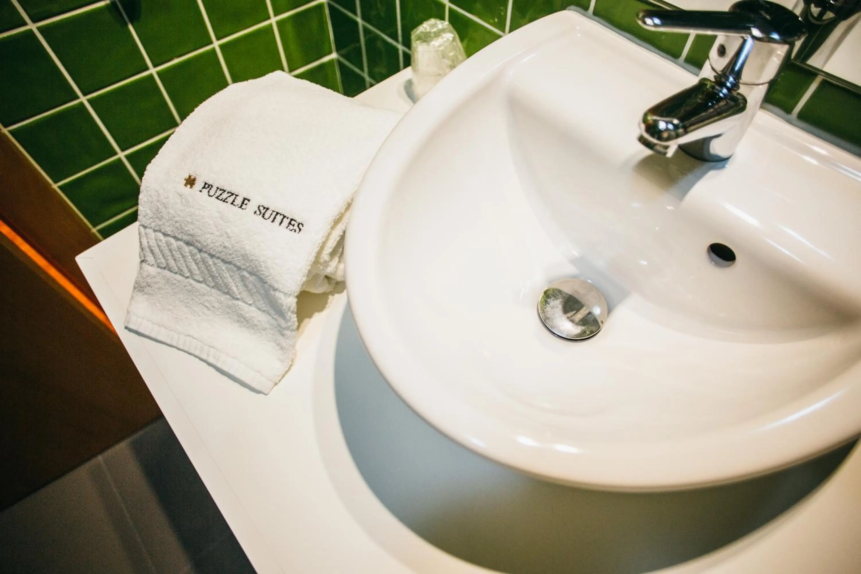 Bathroom in Puzzle Suites B&B