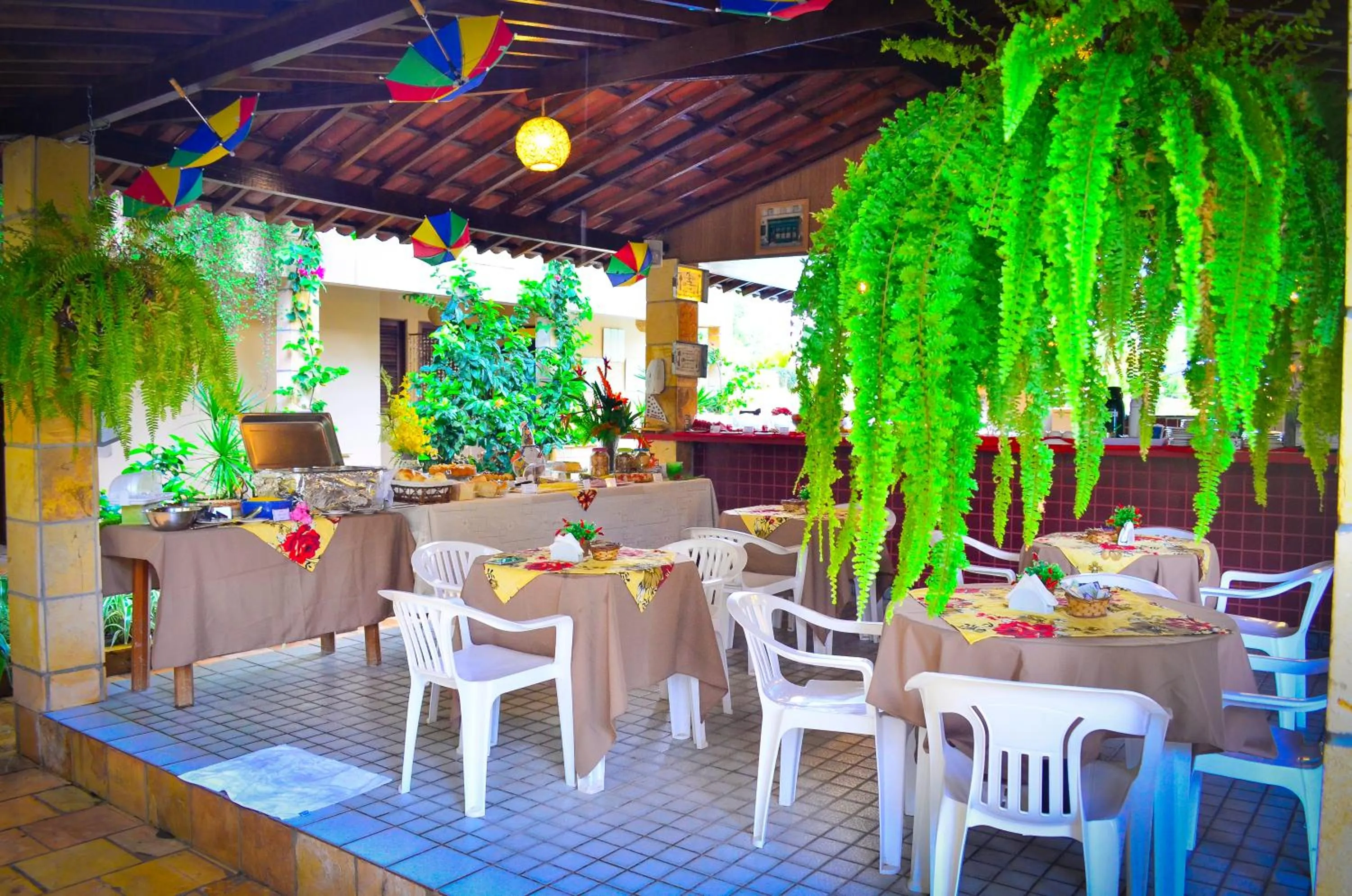 Restaurant/places to eat in Pousada das Bromélias