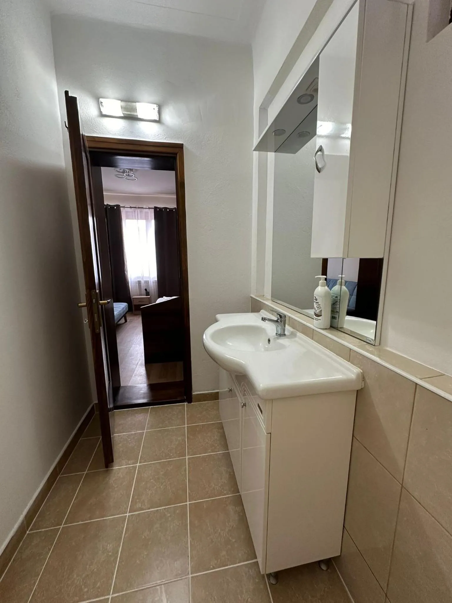 Toilet in DorTin