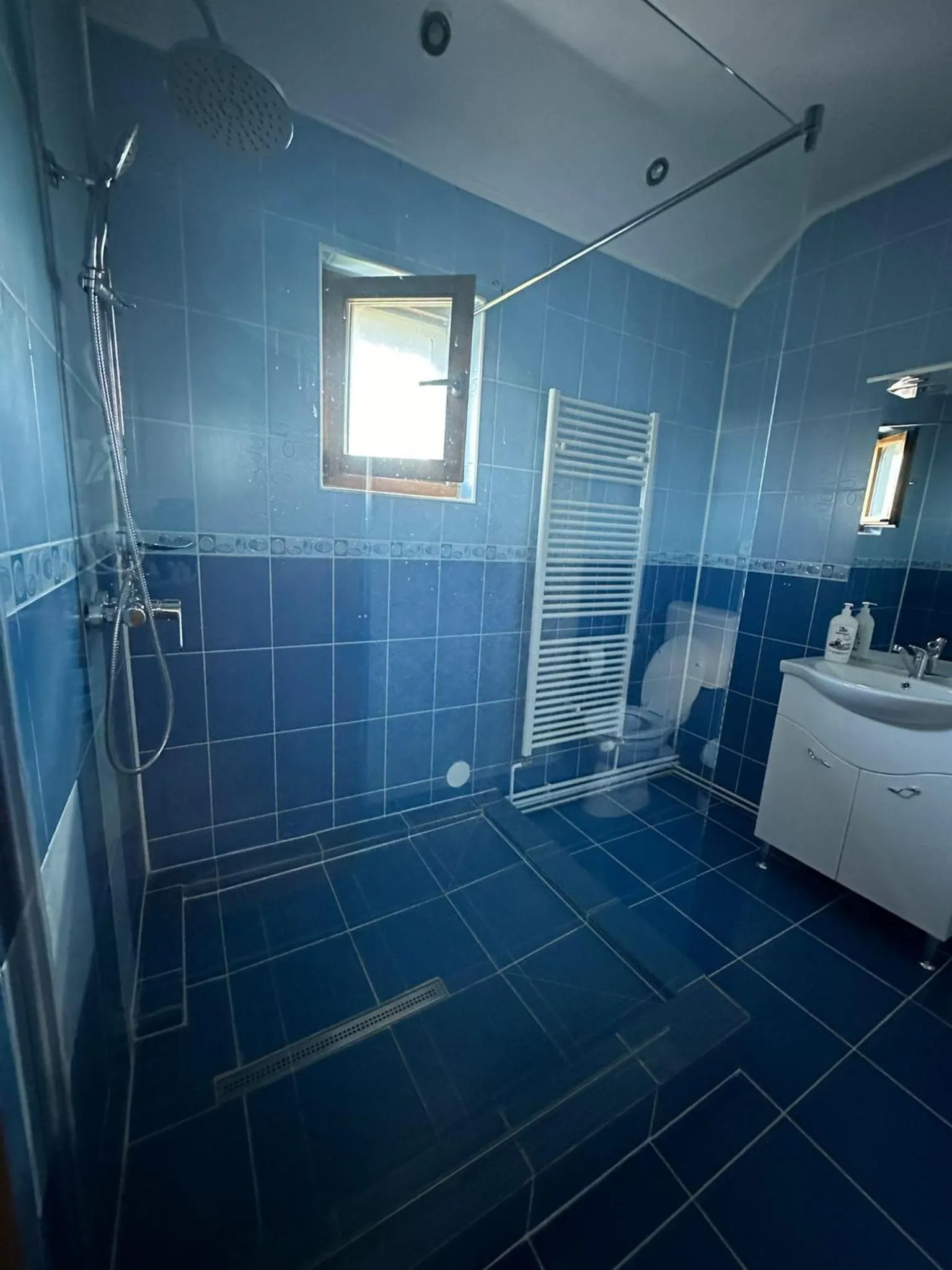 Shower in DorTin