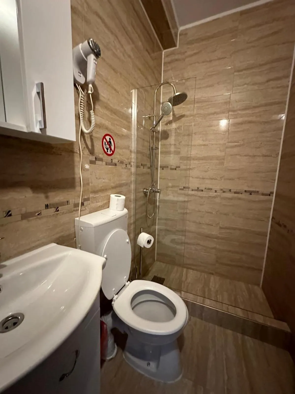 Shower in DorTin