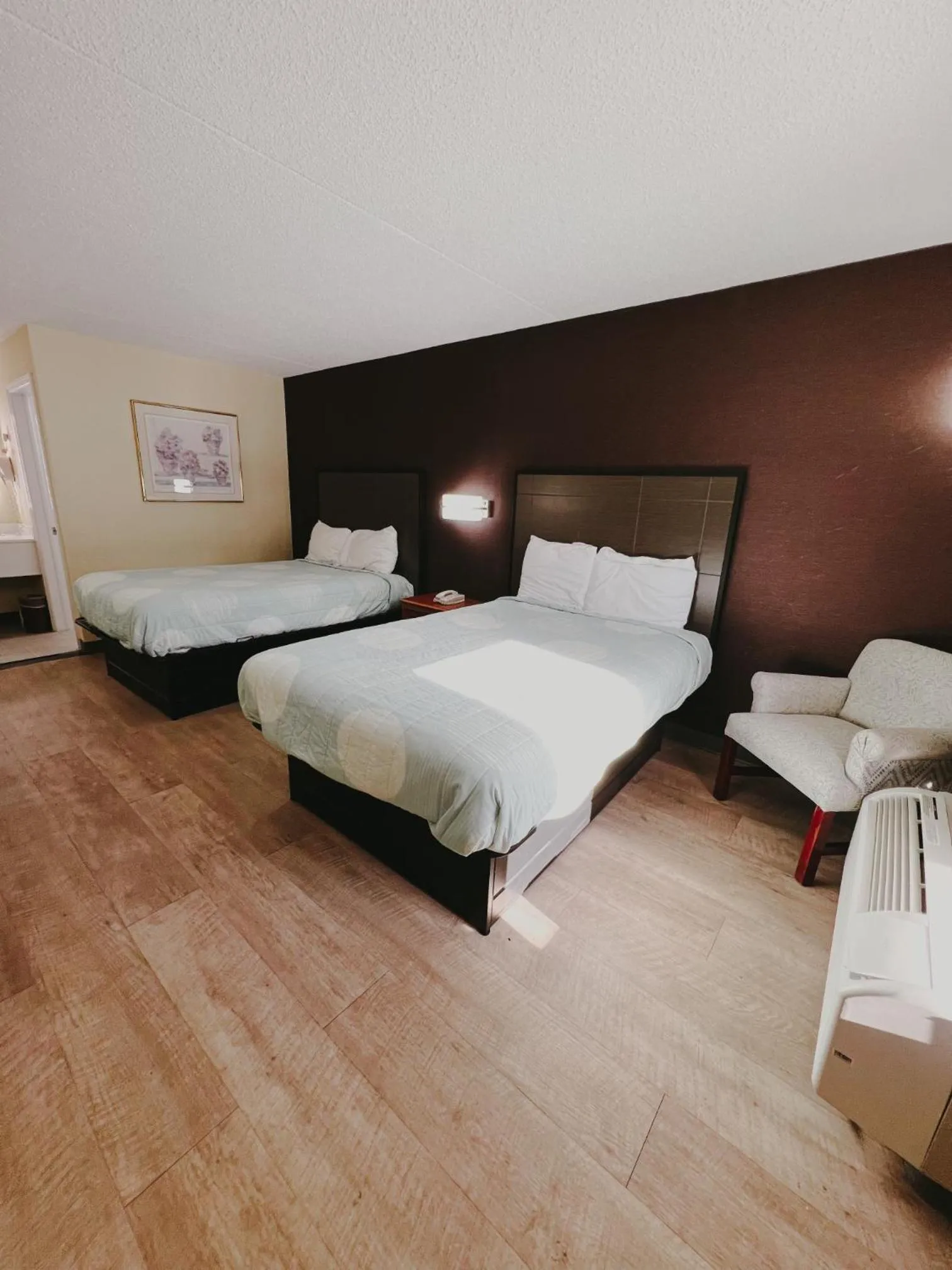 Bed in Travel Inn New Castle Airport