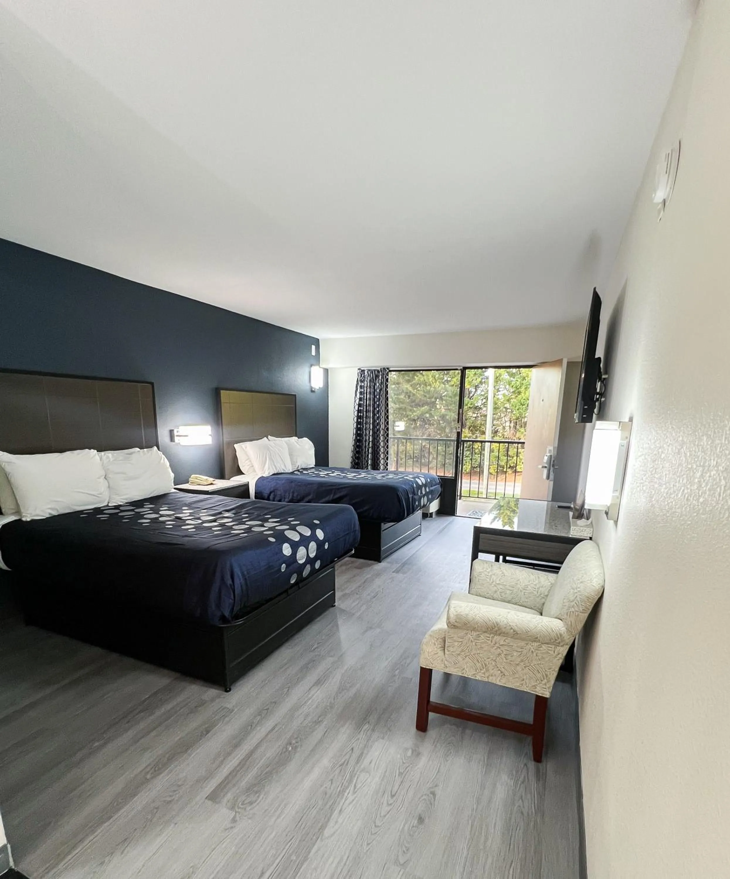 Bed in Travel Inn New Castle Airport