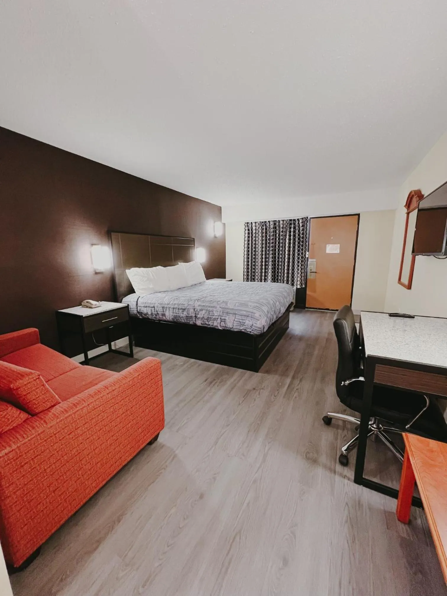 Bed in Travel Inn New Castle Airport