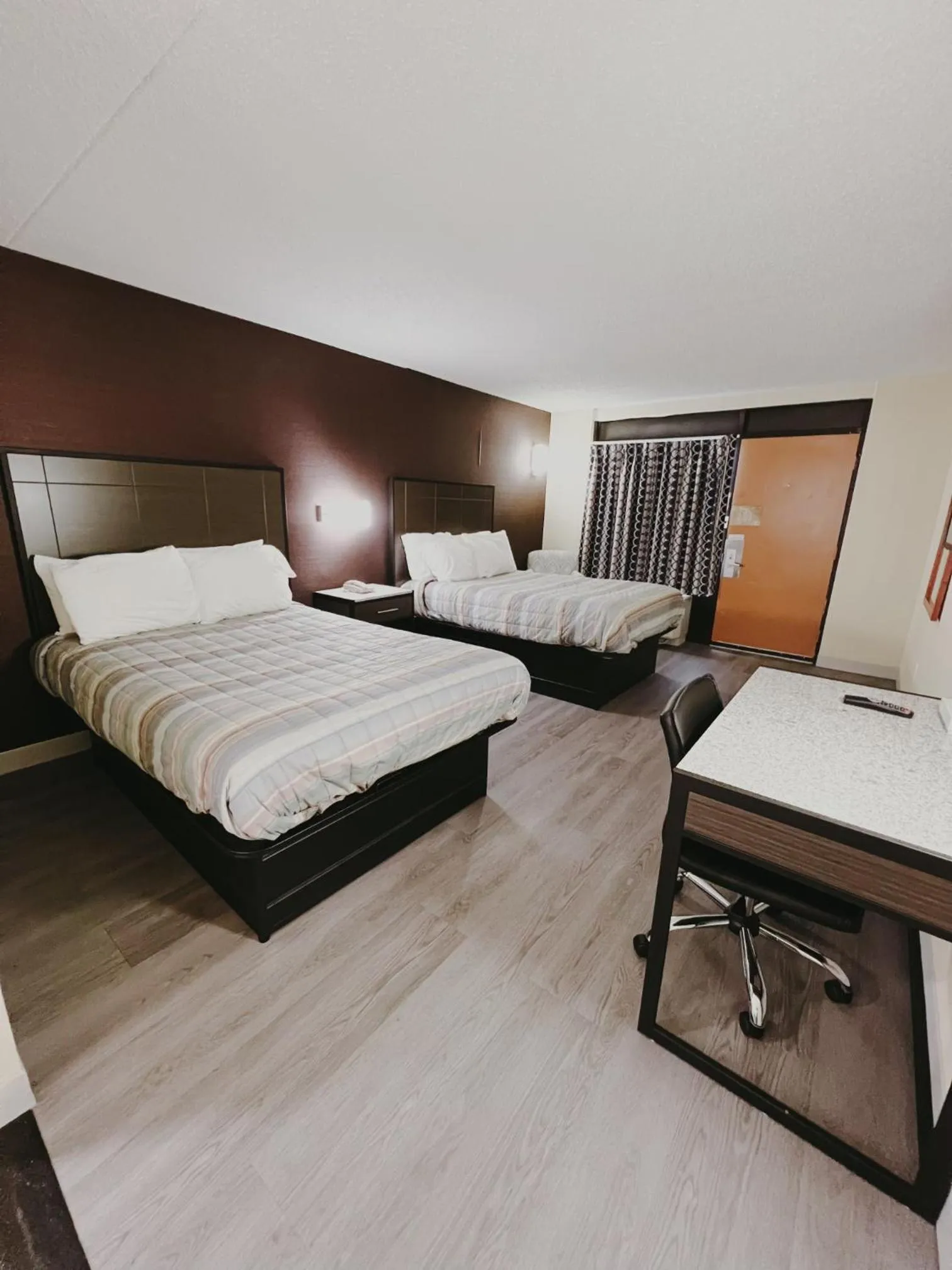 Bed in Travel Inn New Castle Airport