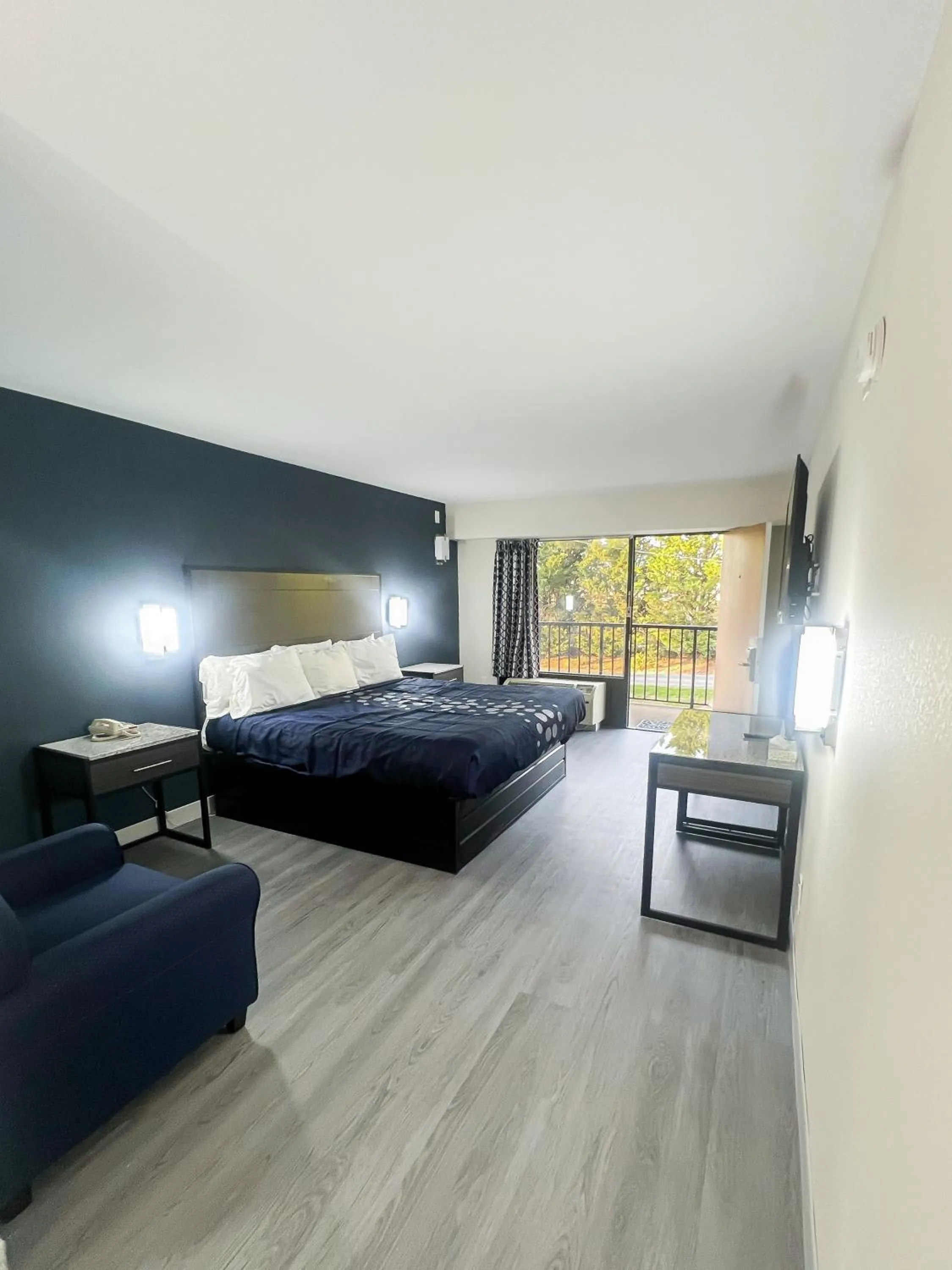 Bed in Travel Inn New Castle Airport