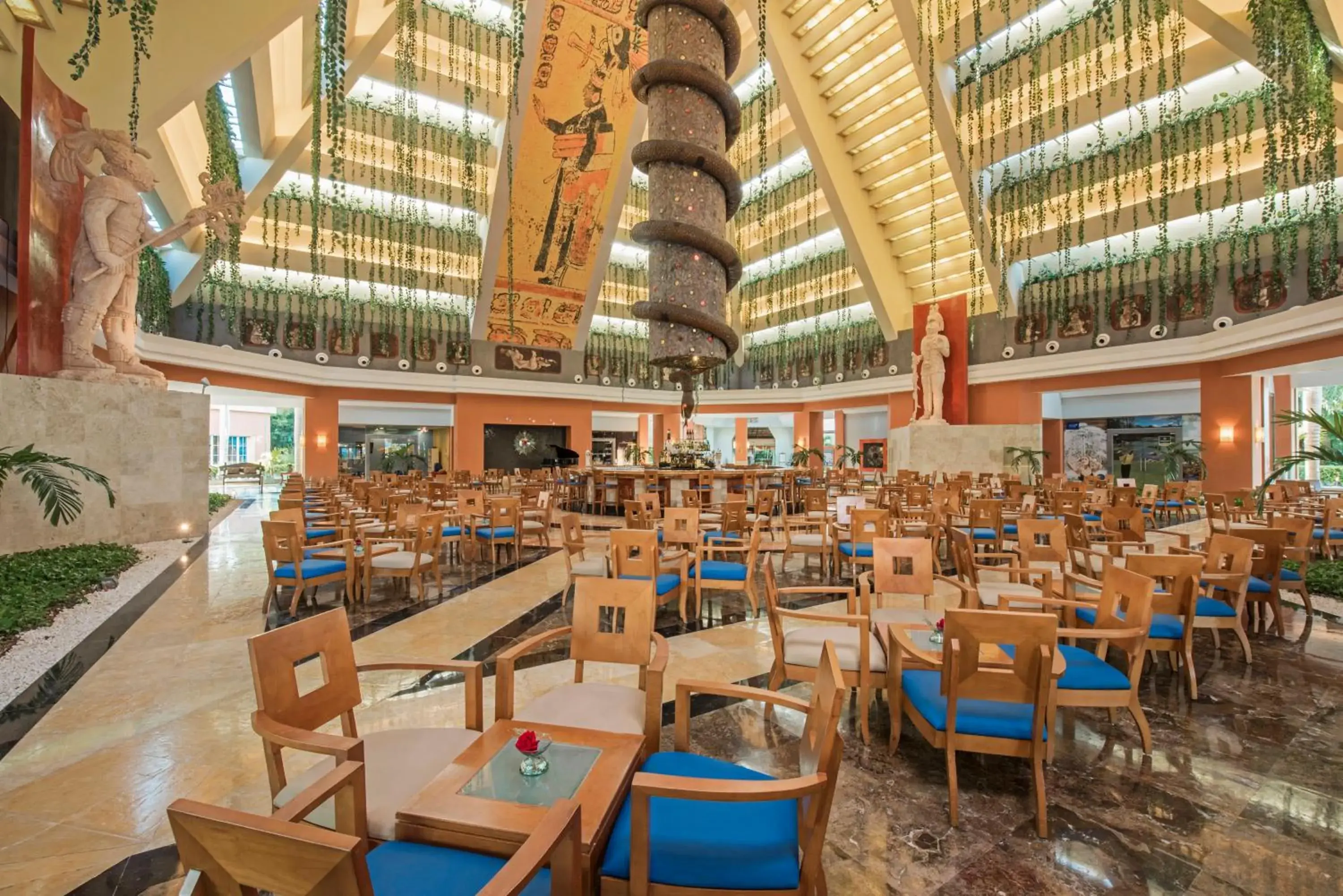 Lounge or bar in Iberostar Selection Paraíso Maya - All Inclusive Lounge or bar in Iberostar Selection Paraíso Maya - All Inclusive