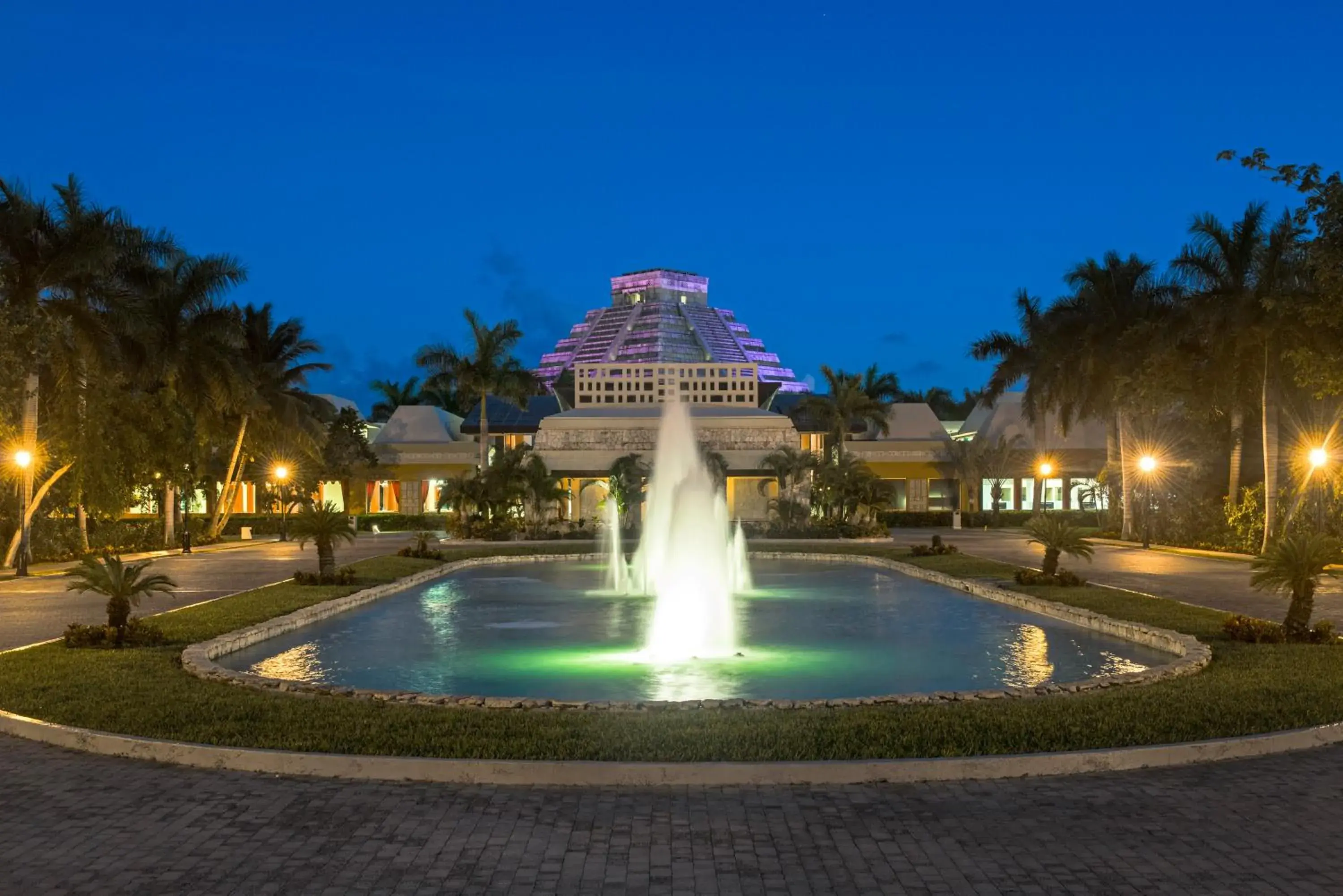 Facade/entrance in Iberostar Selection Paraíso Maya - All Inclusive Facade/entrance in Iberostar Selection Paraíso Maya - All Inclusive