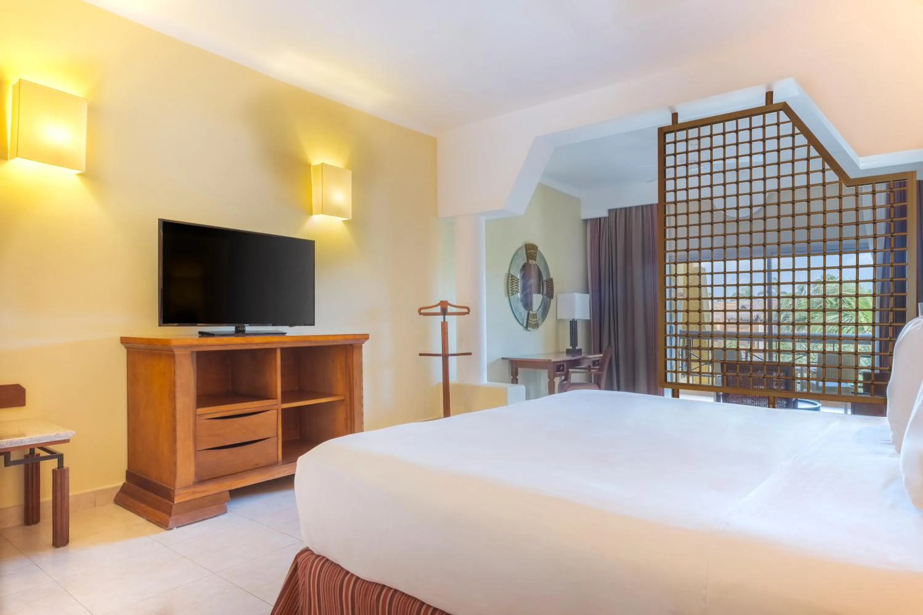 Photo of the whole room, Bed in Iberostar Selection Paraíso Maya - All Inclusive