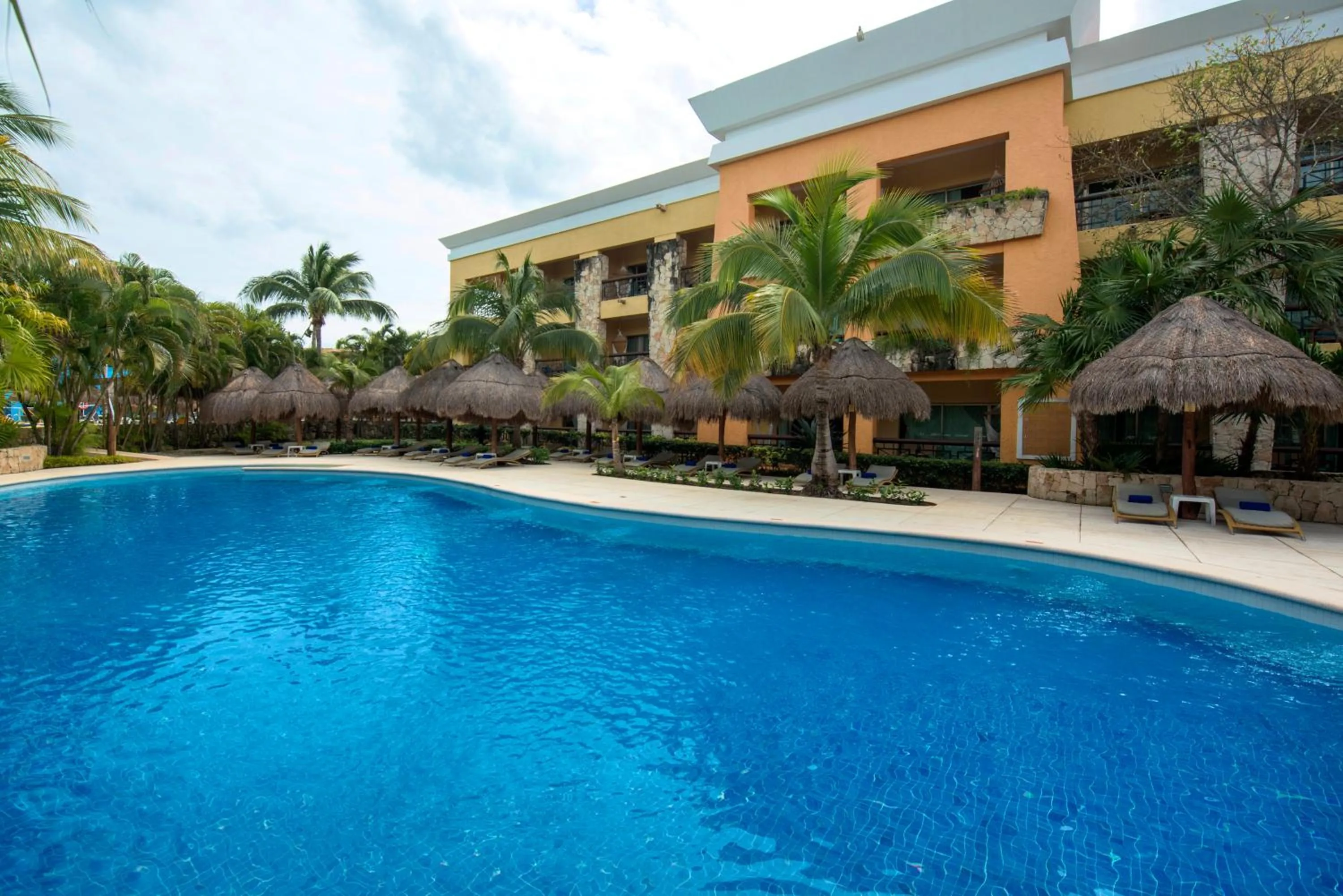 Swimming pool in Iberostar Selection Paraíso Maya - All Inclusive