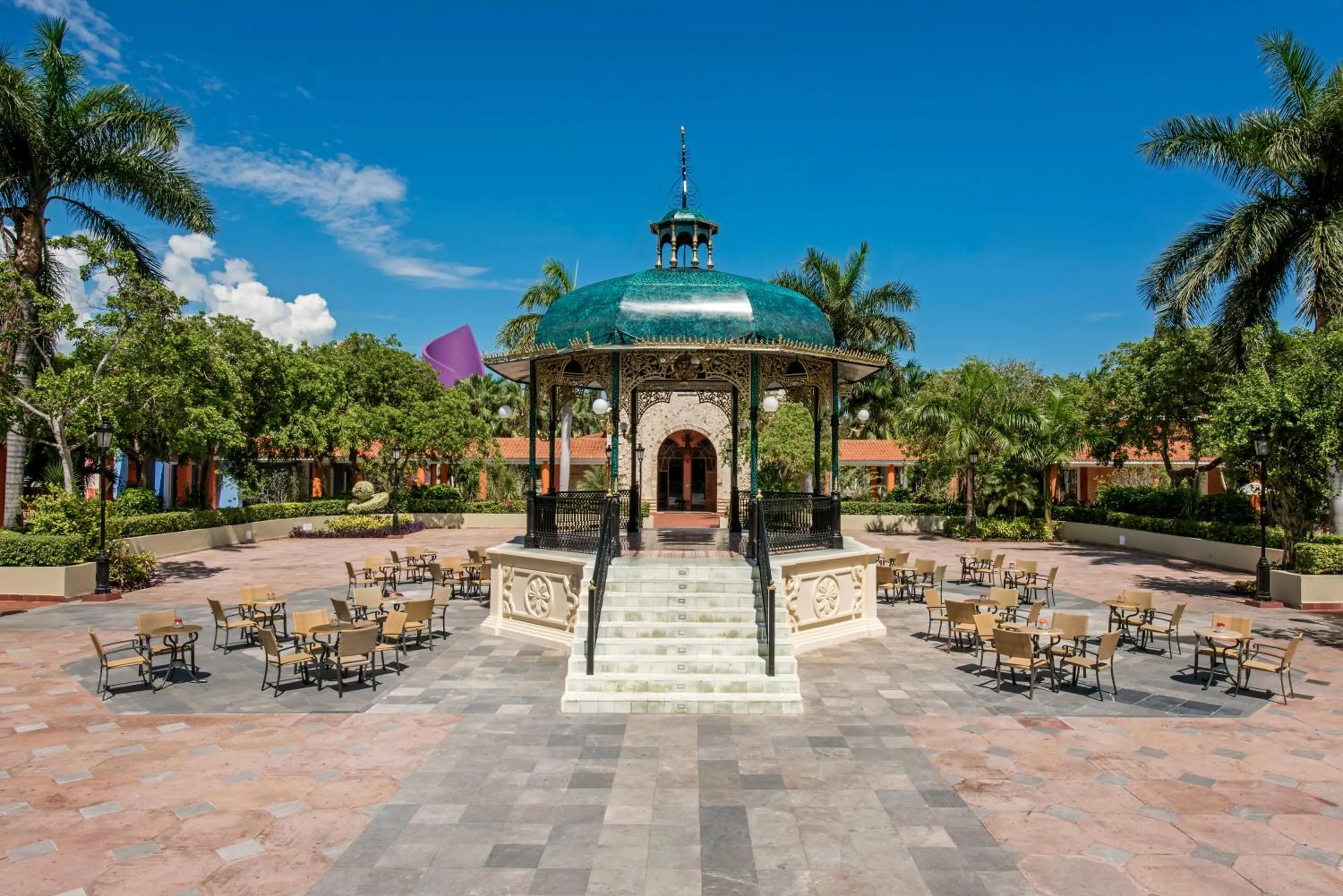 Patio in Iberostar Selection Paraíso Maya - All Inclusive
