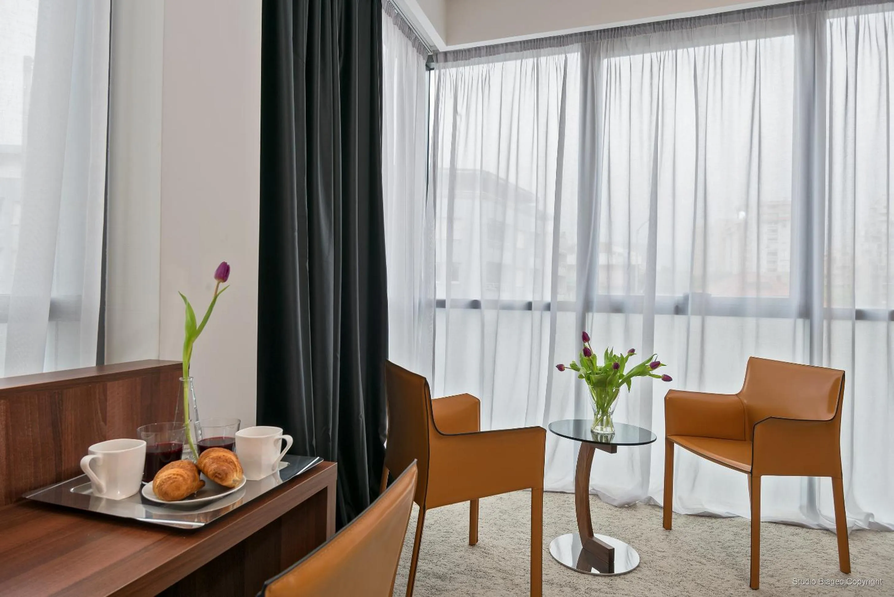 Seating area in Priska Med Luxury Rooms