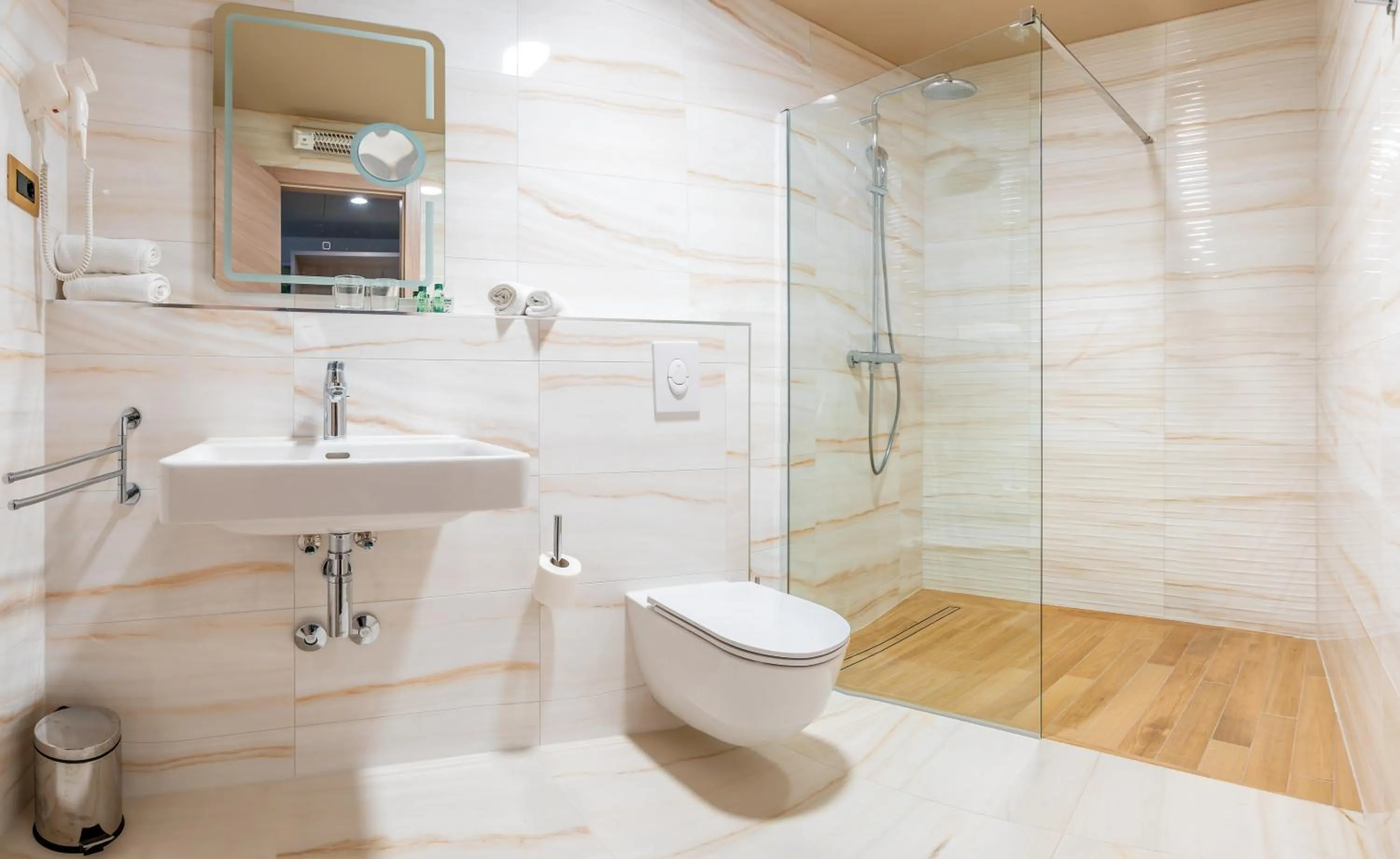 Toilet in Priska Med Luxury Rooms