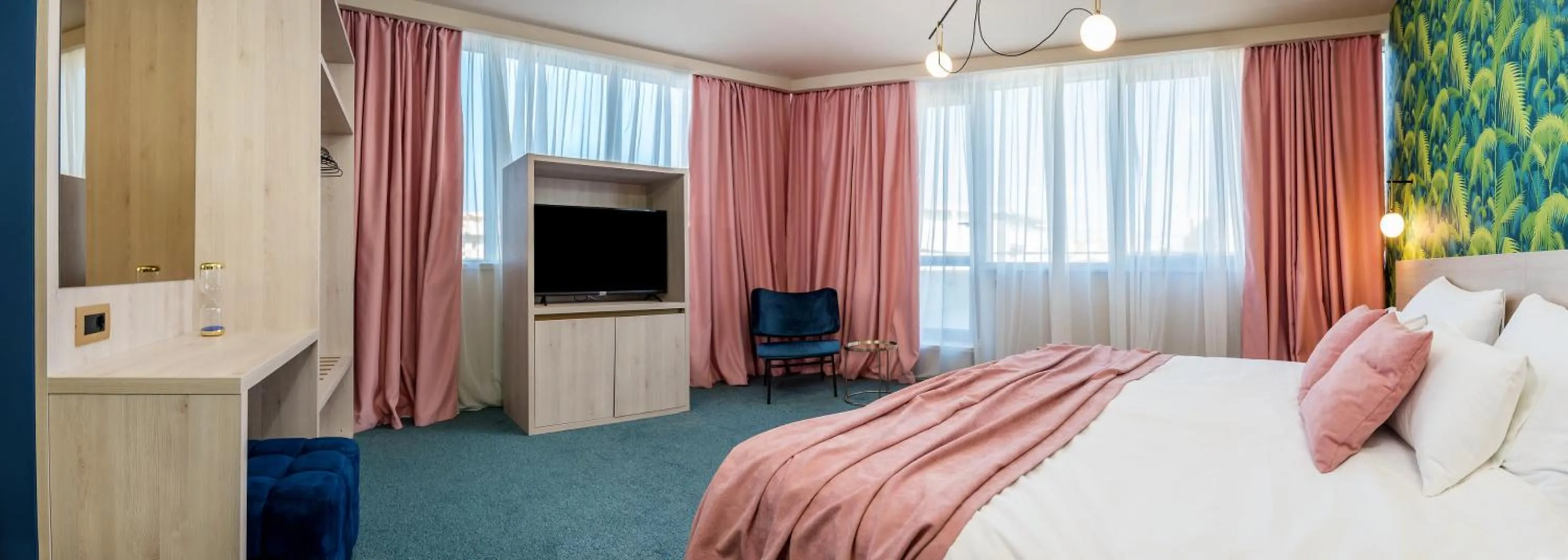 TV and multimedia, Bed in Priska Med Luxury Rooms