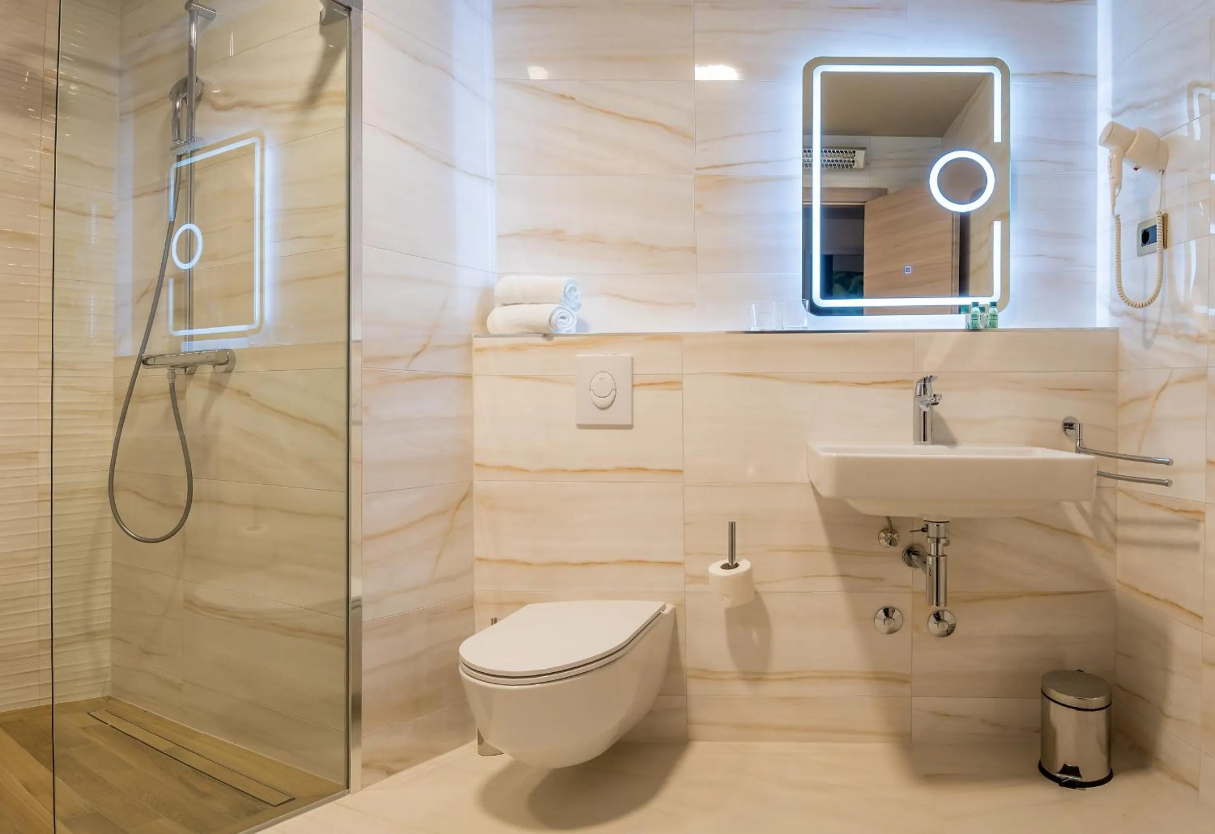 Shower in Priska Med Luxury Rooms