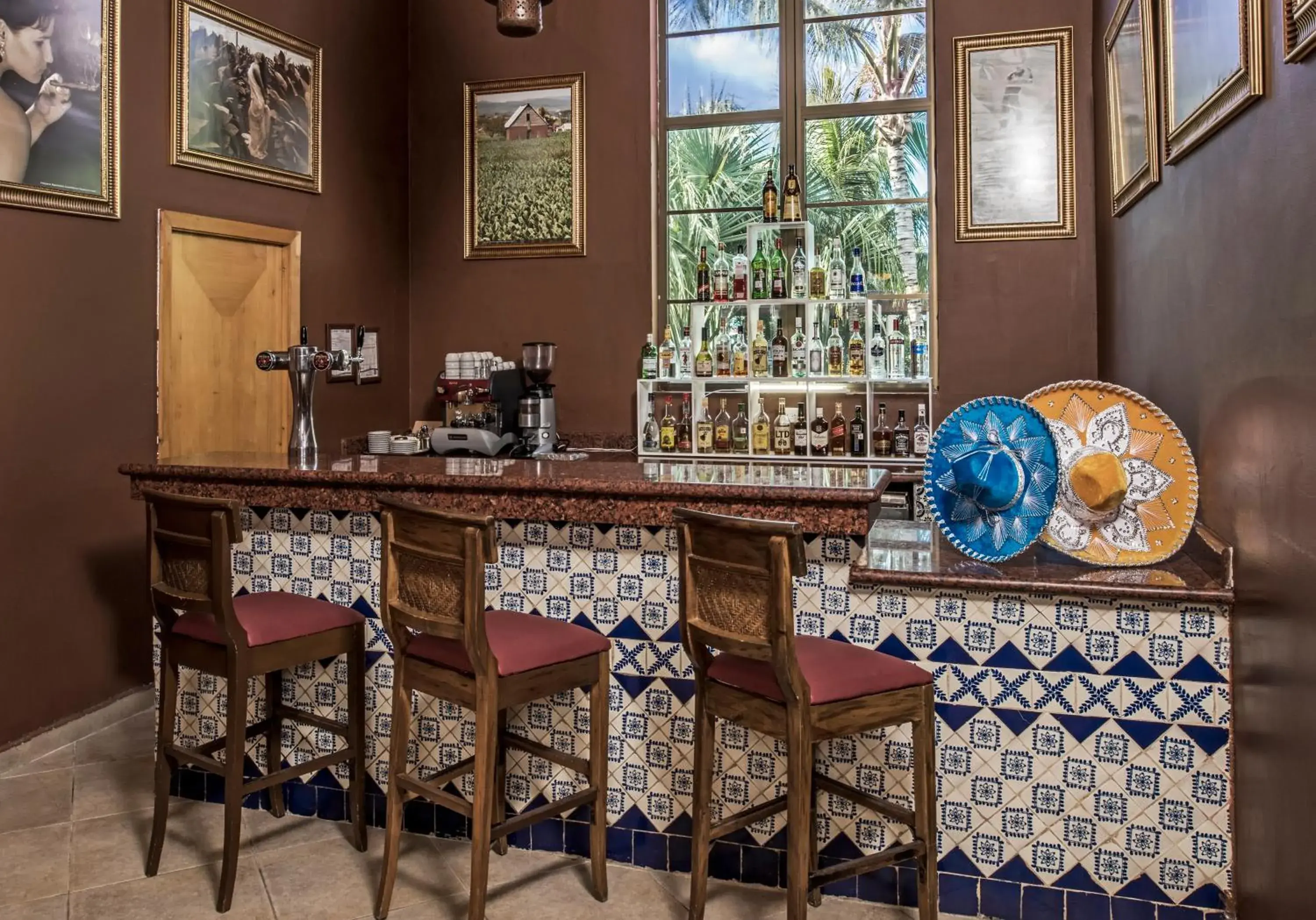 Lounge or bar in Iberostar Selection Paraíso Lindo - All Inclusive Lounge or bar in Iberostar Selection Paraíso Lindo - All Inclusive