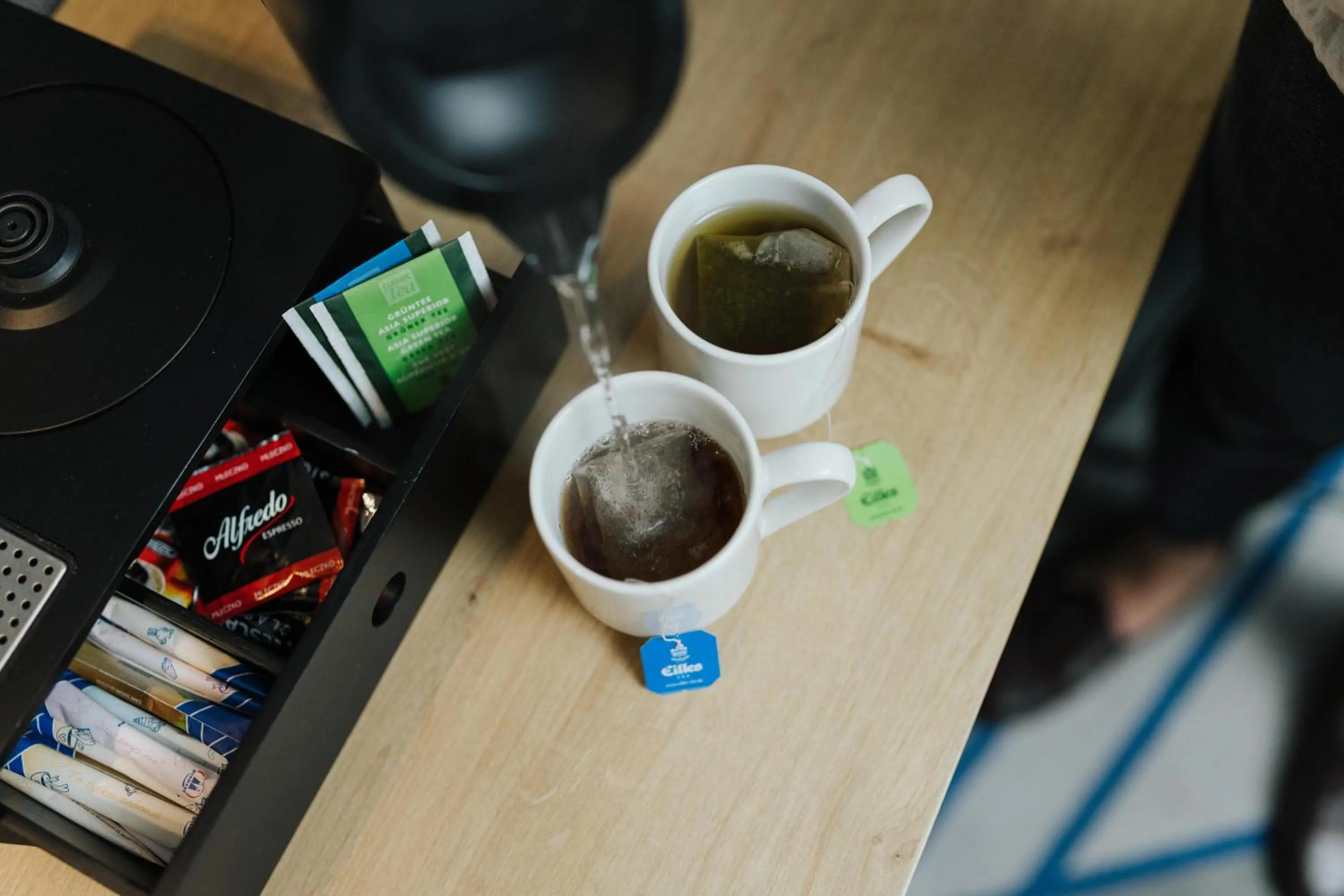 Coffee/tea facilities in Air Hotel
