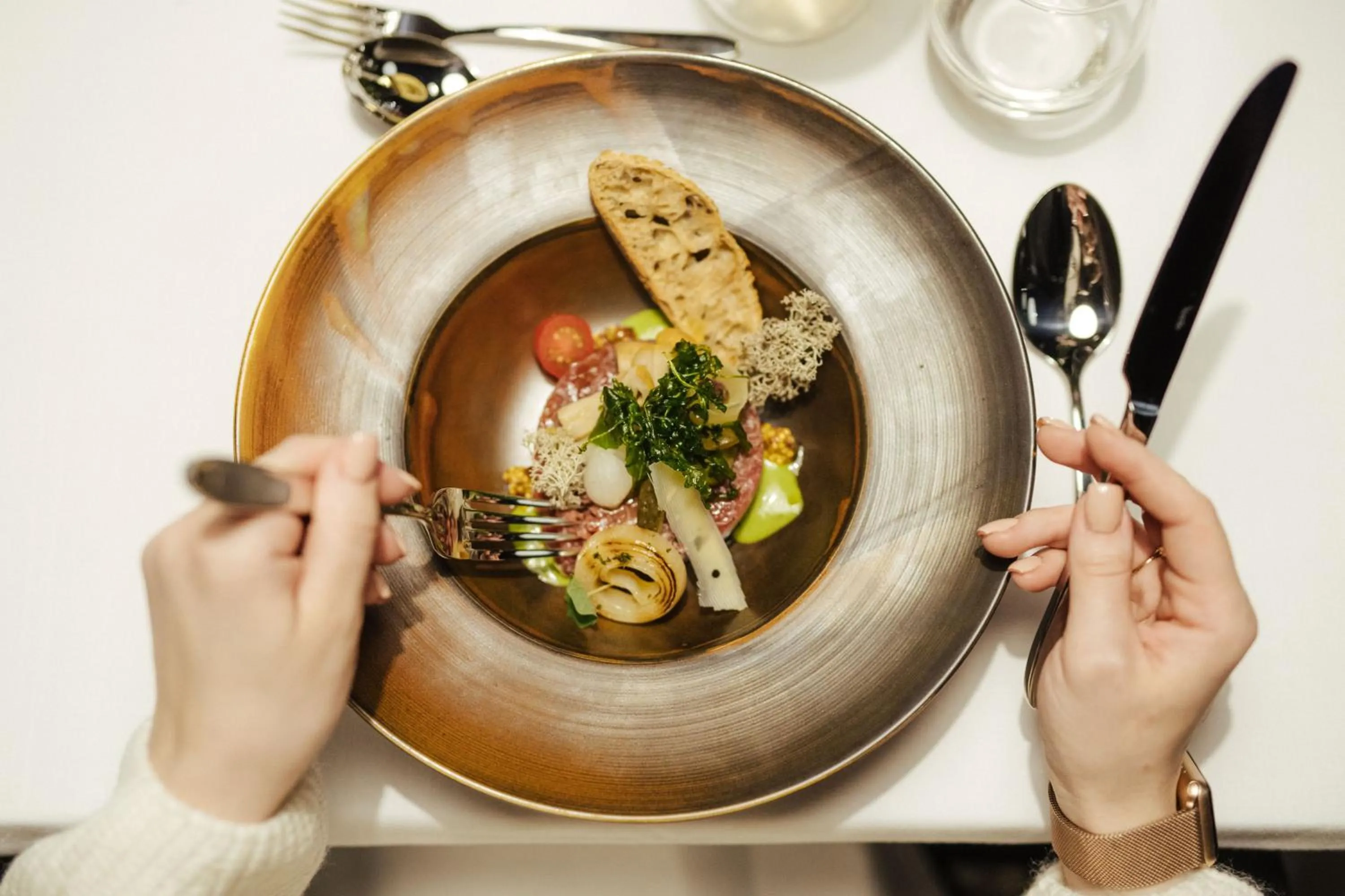 Food and drinks in Air Hotel