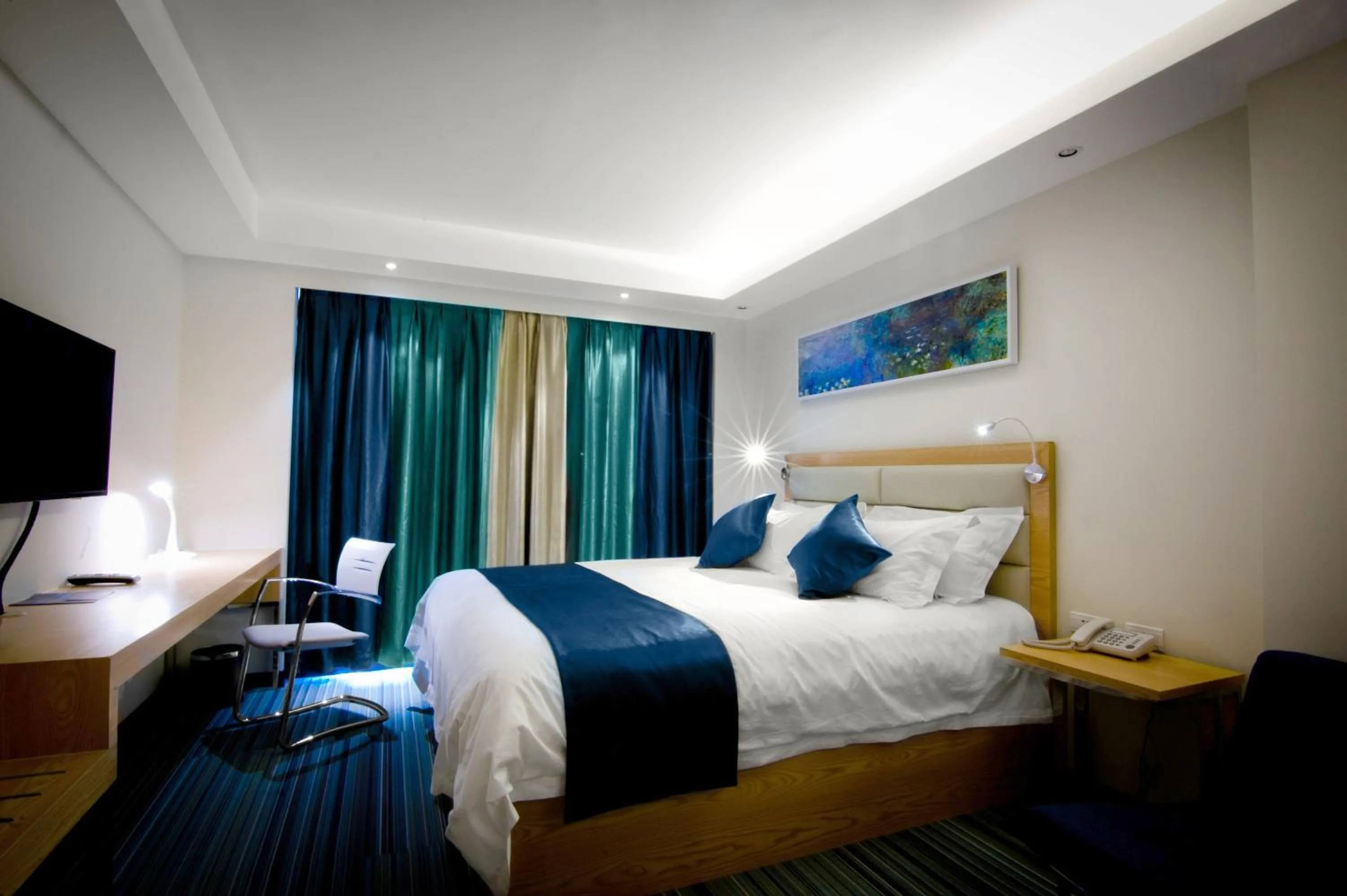 Bedroom, Bed in Lyz Business Hotel