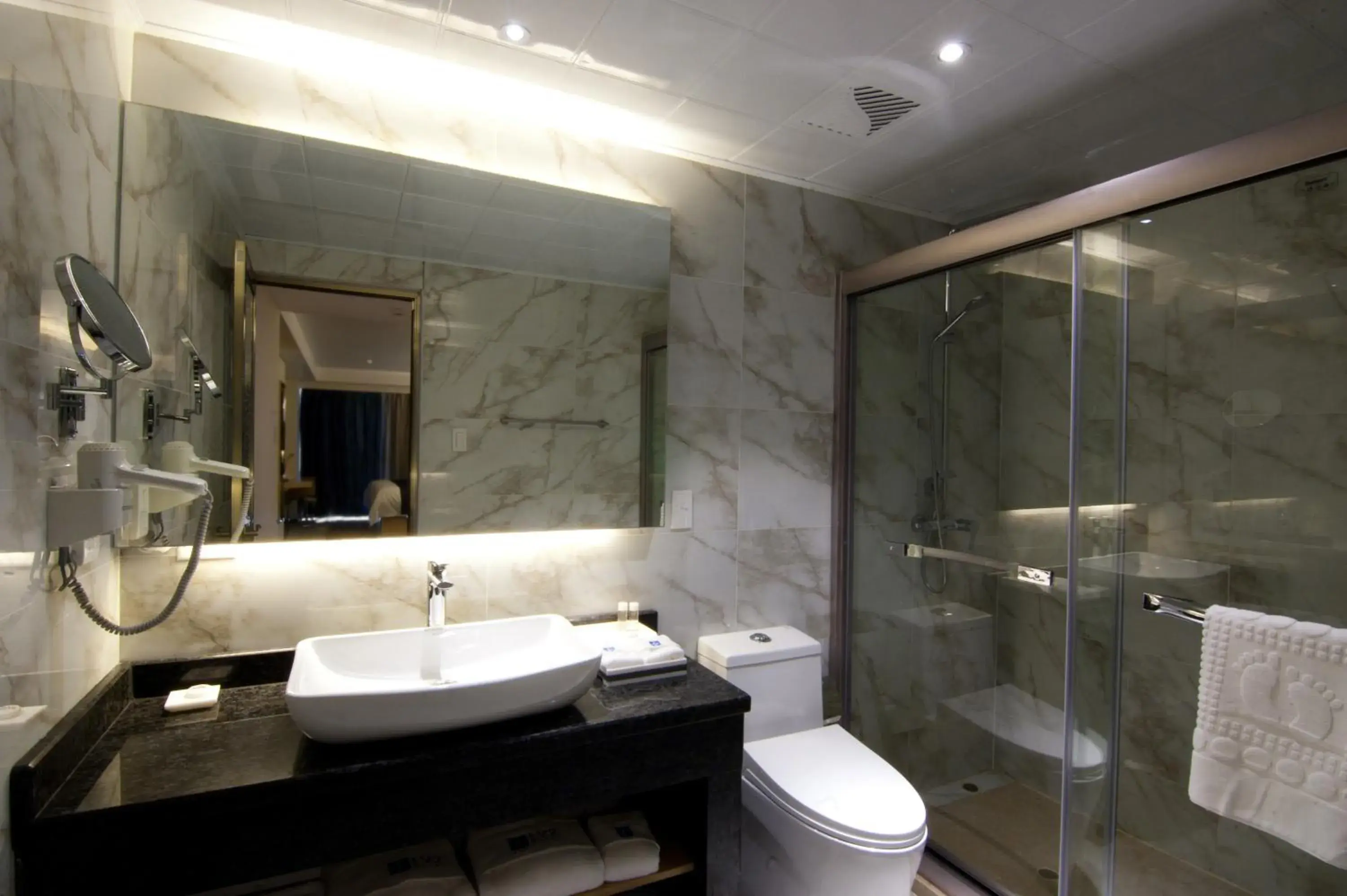 Bathroom in Lyz Business Hotel Bathroom in Lyz Business Hotel