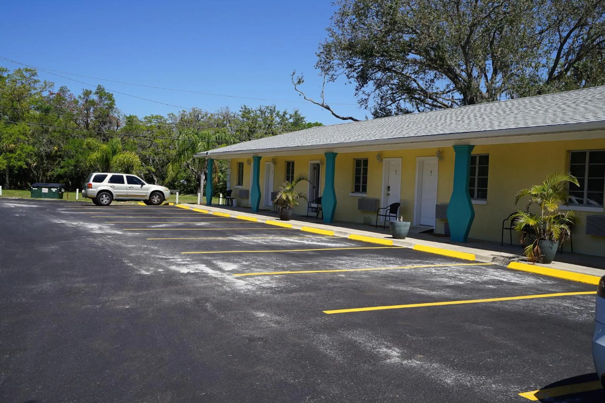 Quiet street view in Mar Bay Exclusive Suites