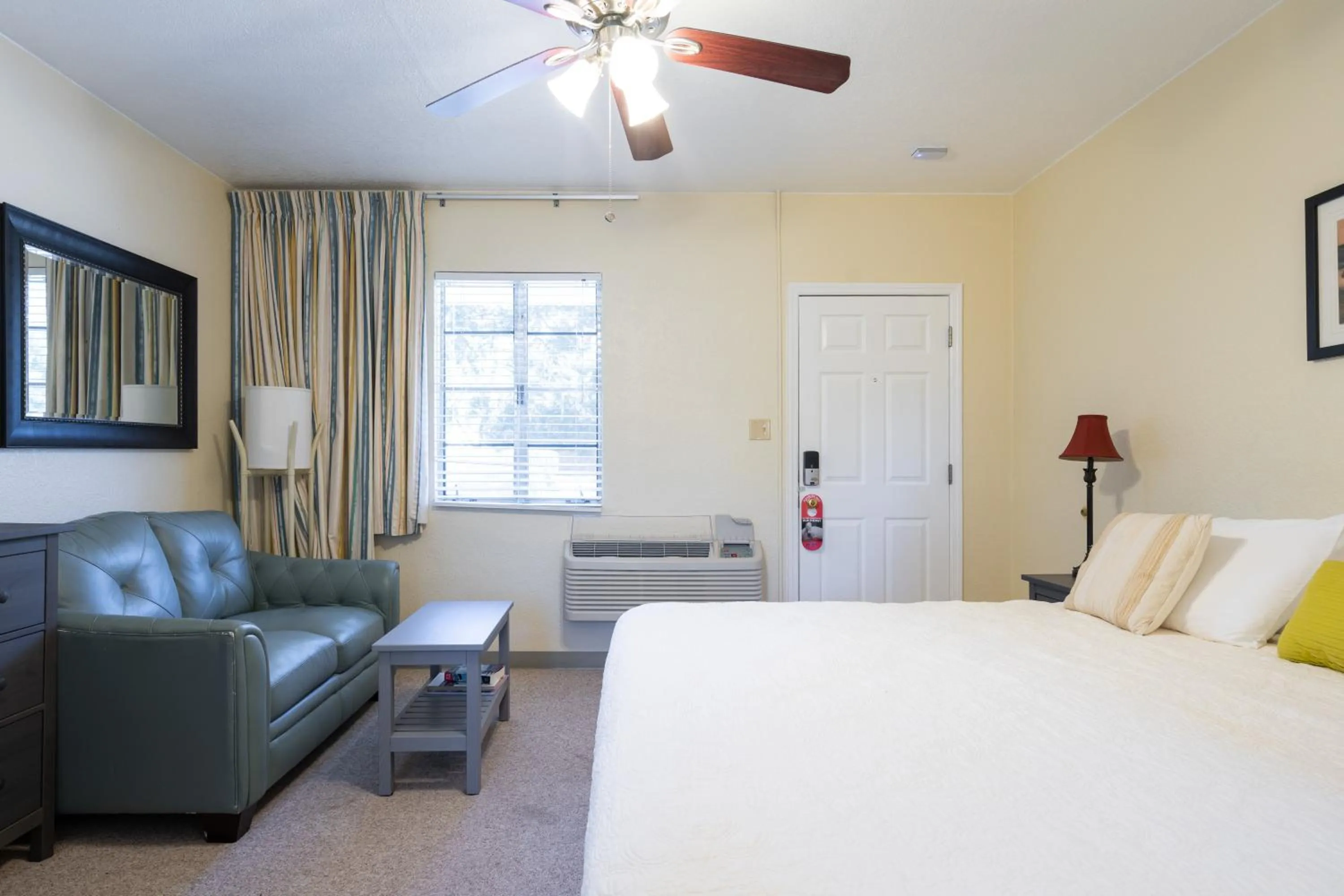 Bedroom, Bed in Mar Bay Exclusive Suites