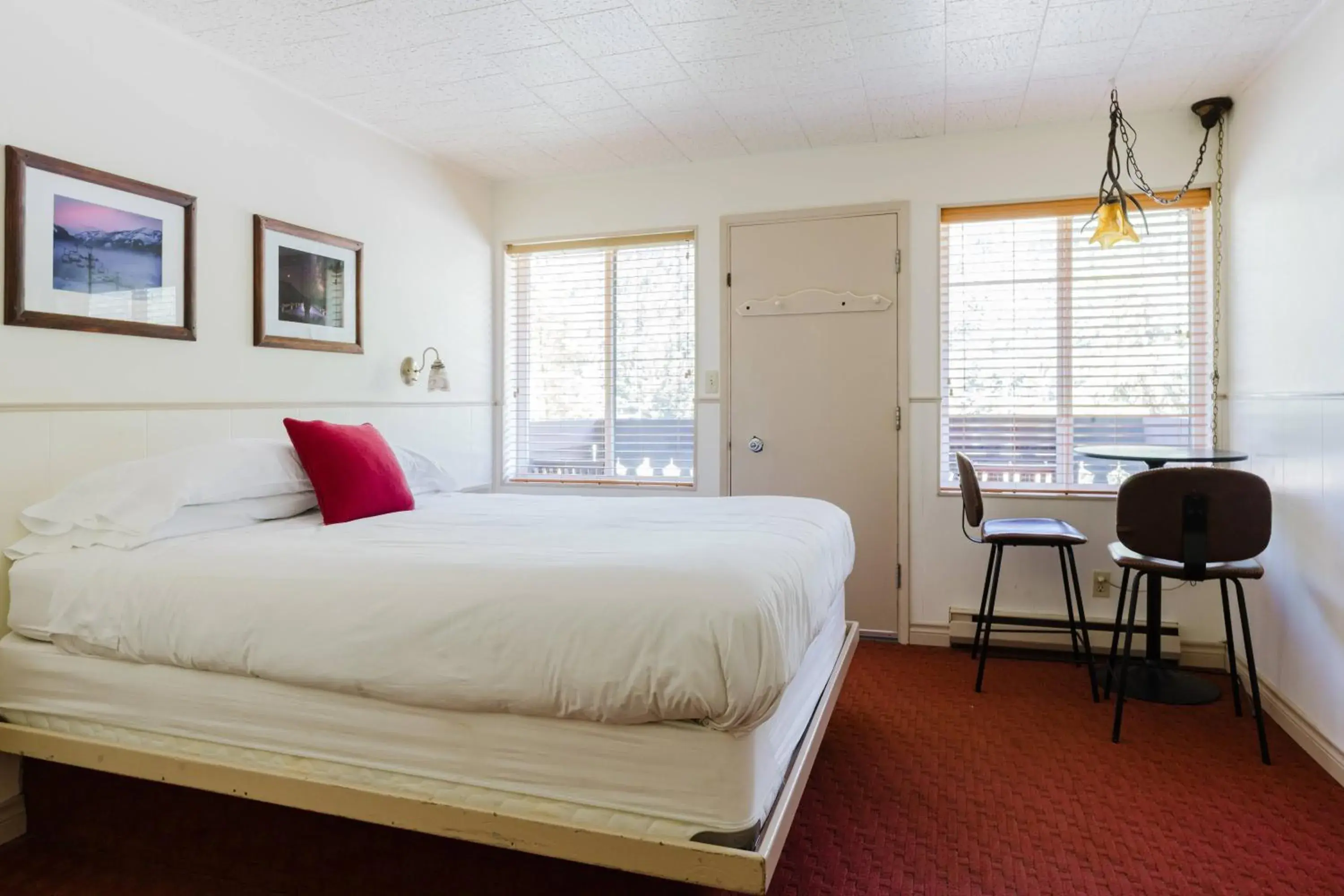 Photo of the whole room, Bed in Crystal Mountain Hotels Photo of the whole room, Bed in Crystal Mountain Hotels