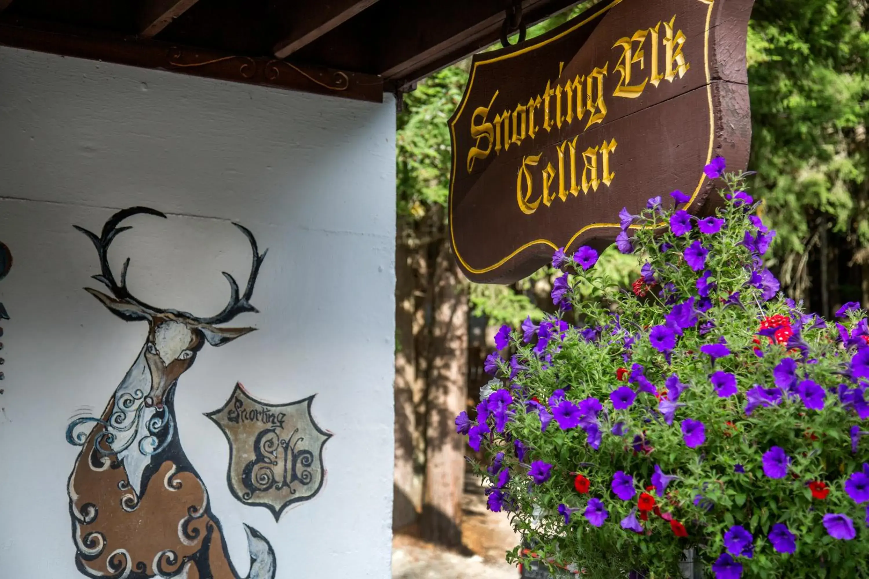 Lounge or bar in Crystal Mountain Hotels Lounge or bar in Crystal Mountain Hotels