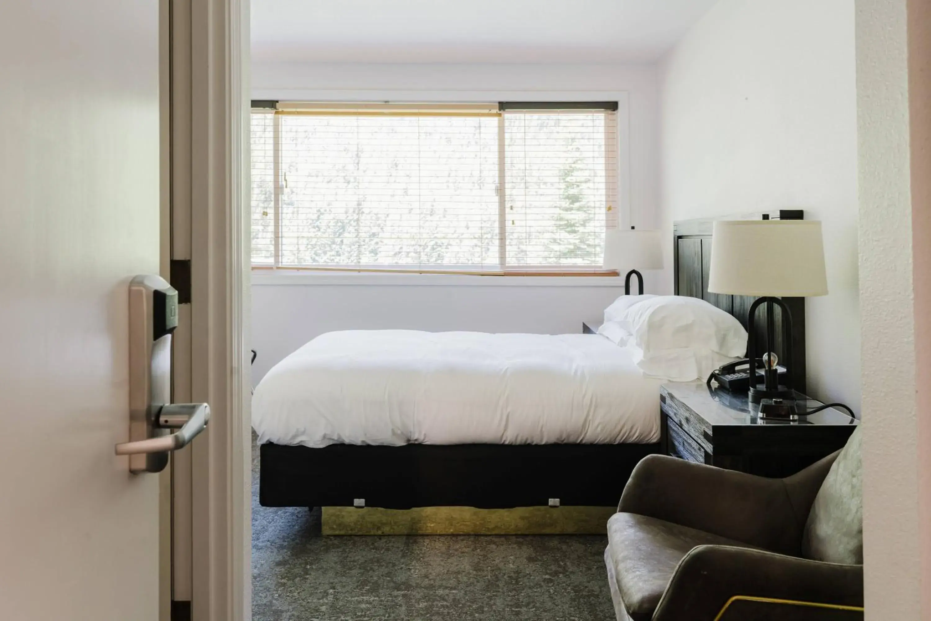 Queen Room in Crystal Mountain Hotels Queen Room in Crystal Mountain Hotels