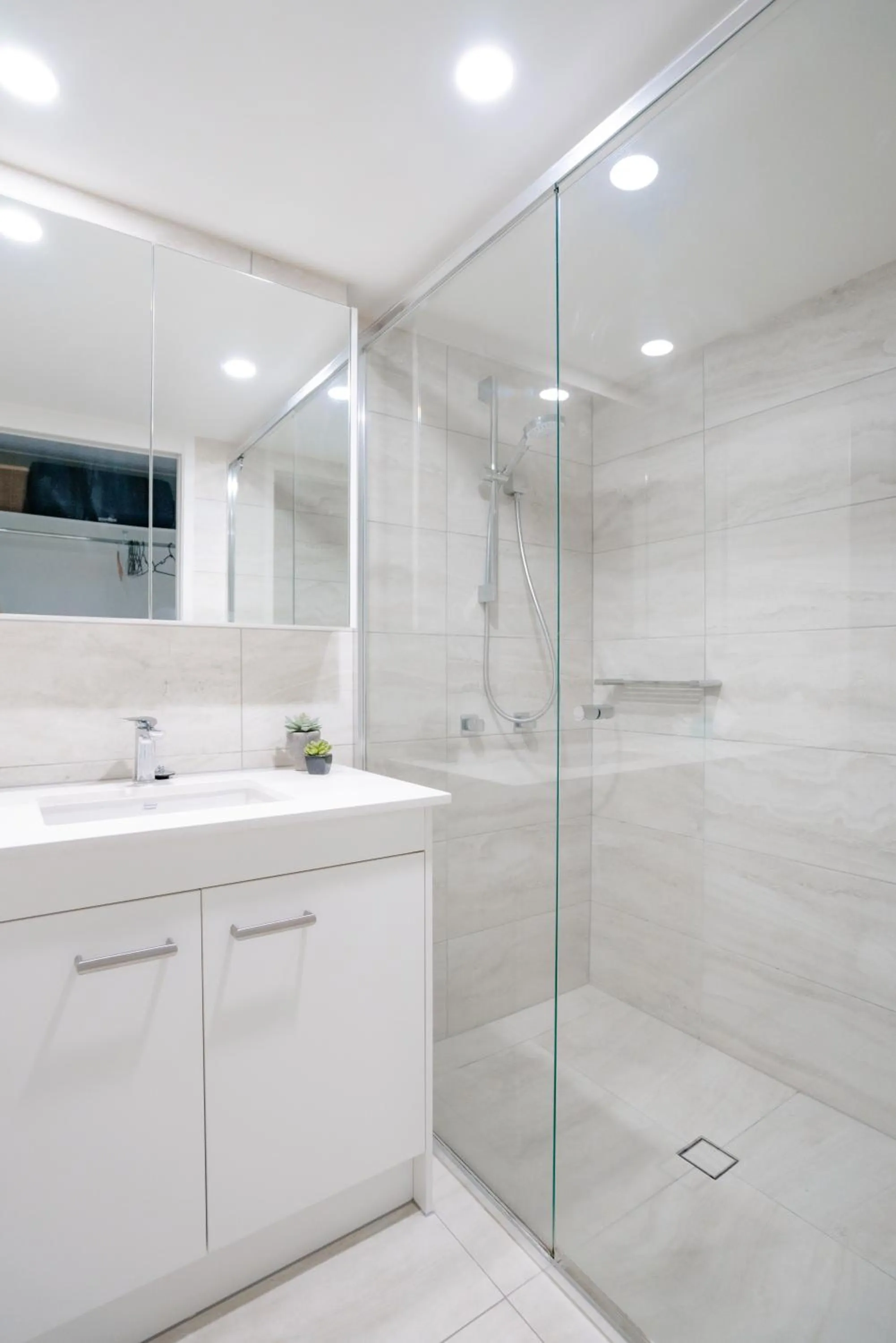 Toilet in Cashelmara Beachfront Apartments