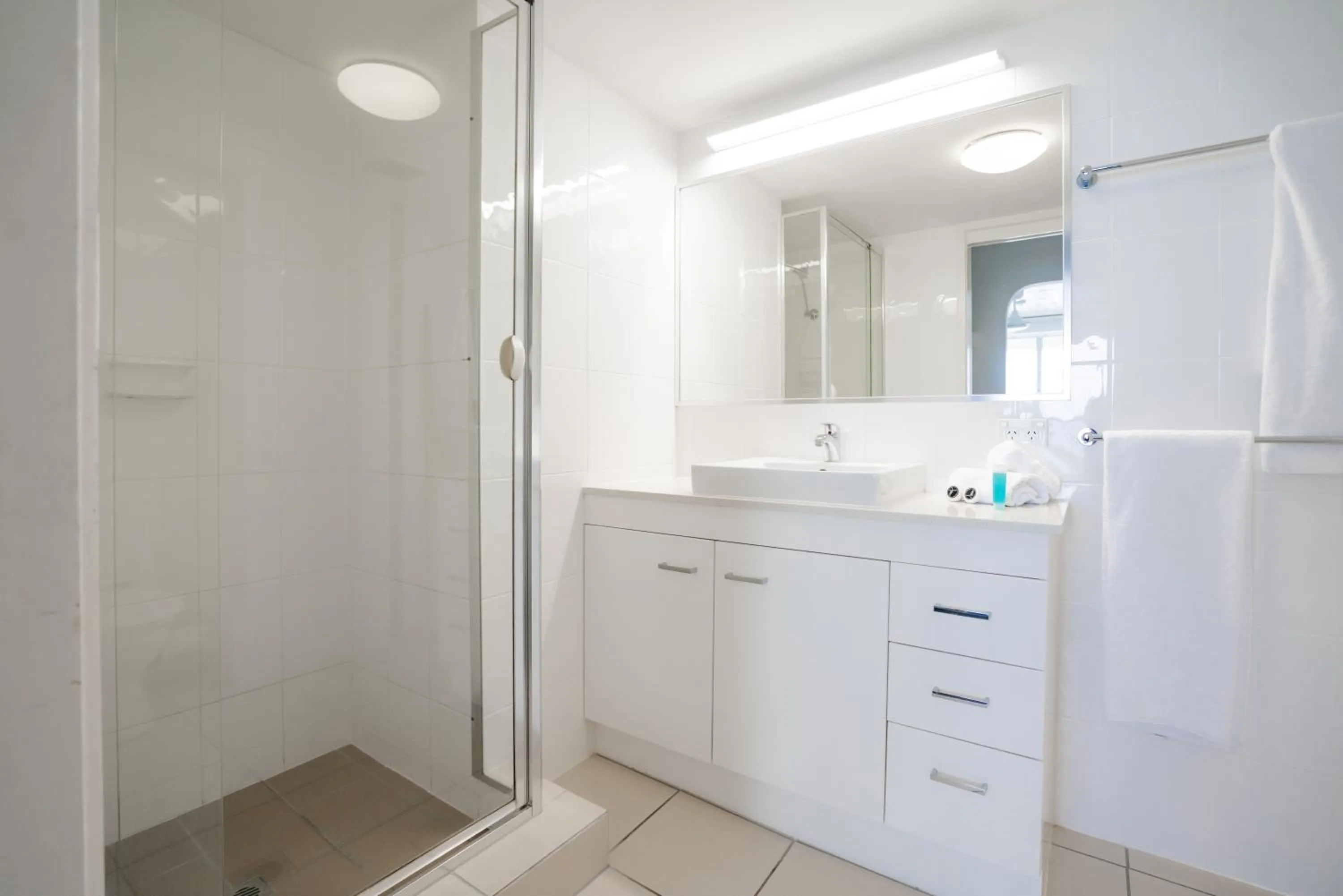 Shower in Cashelmara Beachfront Apartments