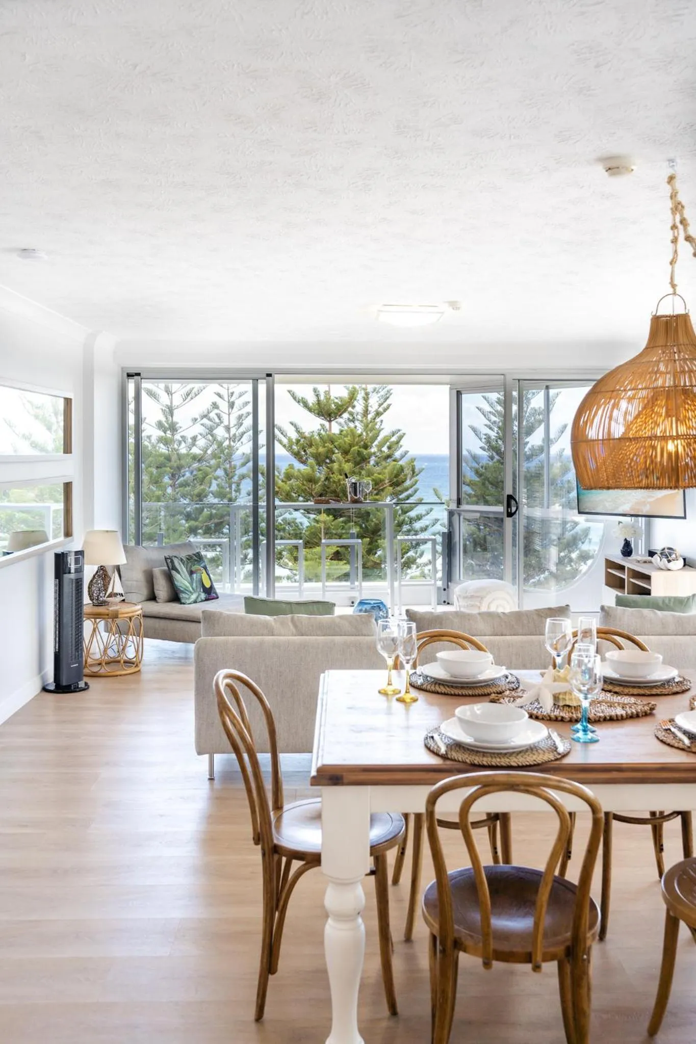 Communal lounge/ TV room in Cashelmara Beachfront Apartments