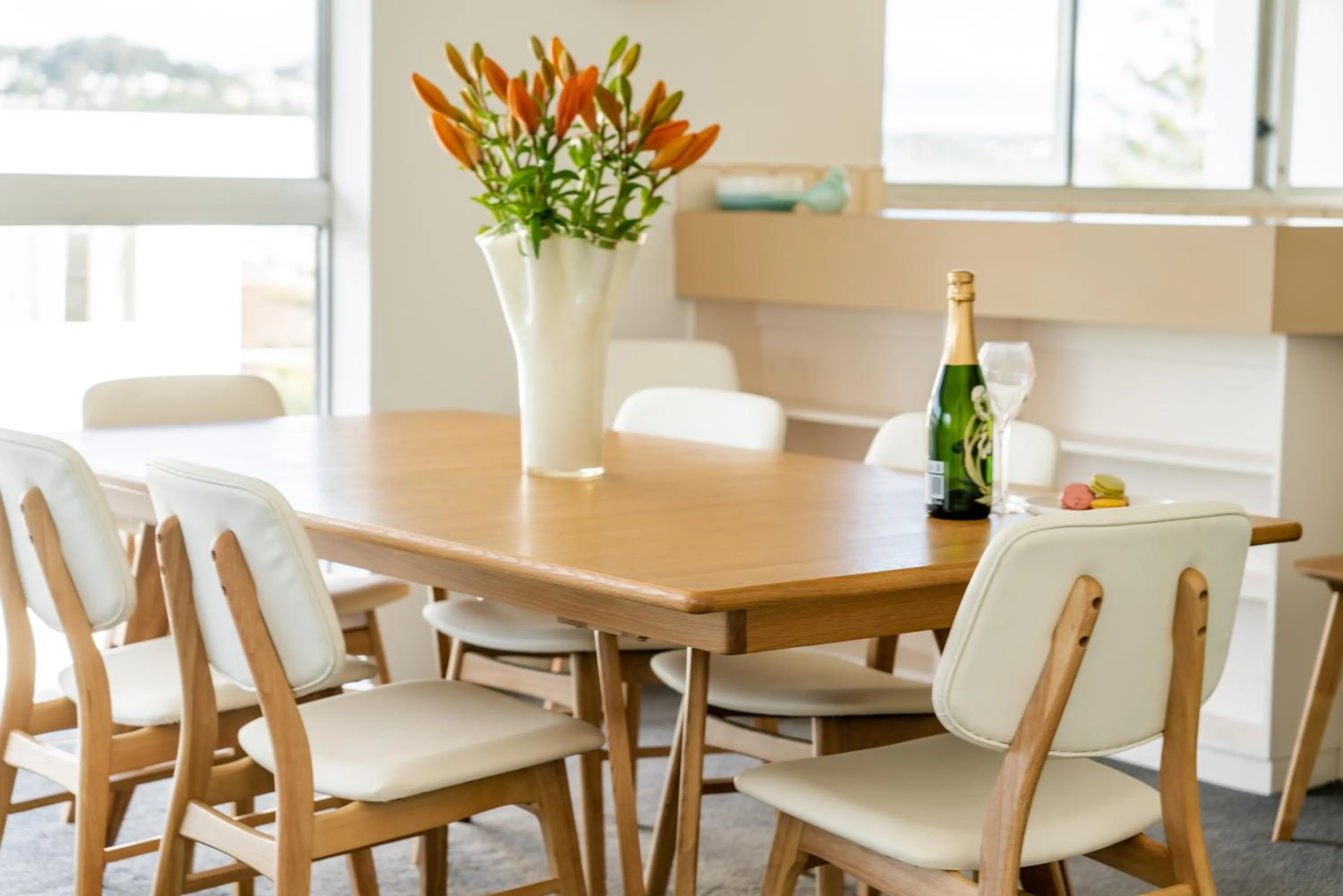 Dining area in Cashelmara Beachfront Apartments