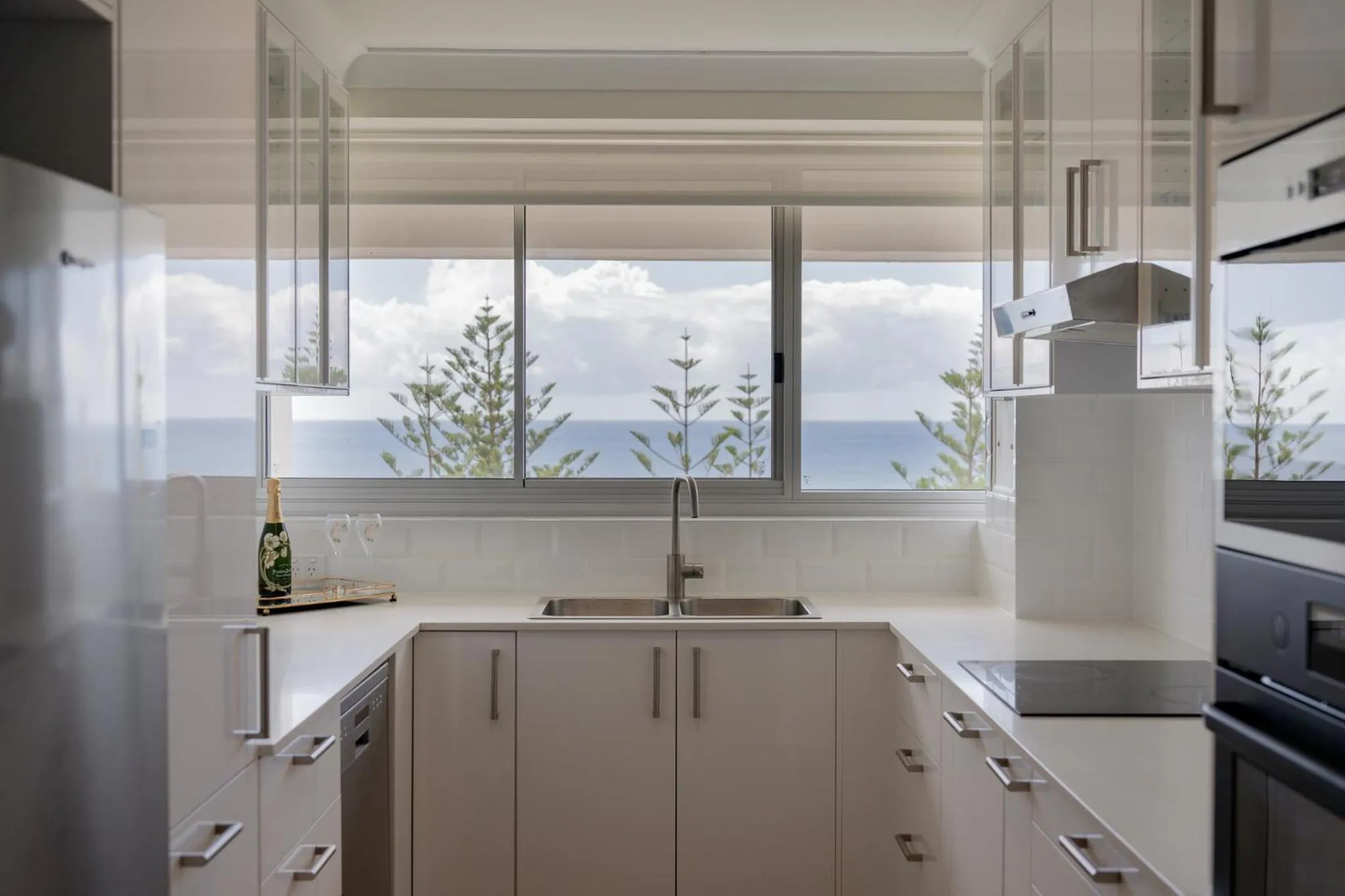 Kitchen or kitchenette in Cashelmara Beachfront Apartments