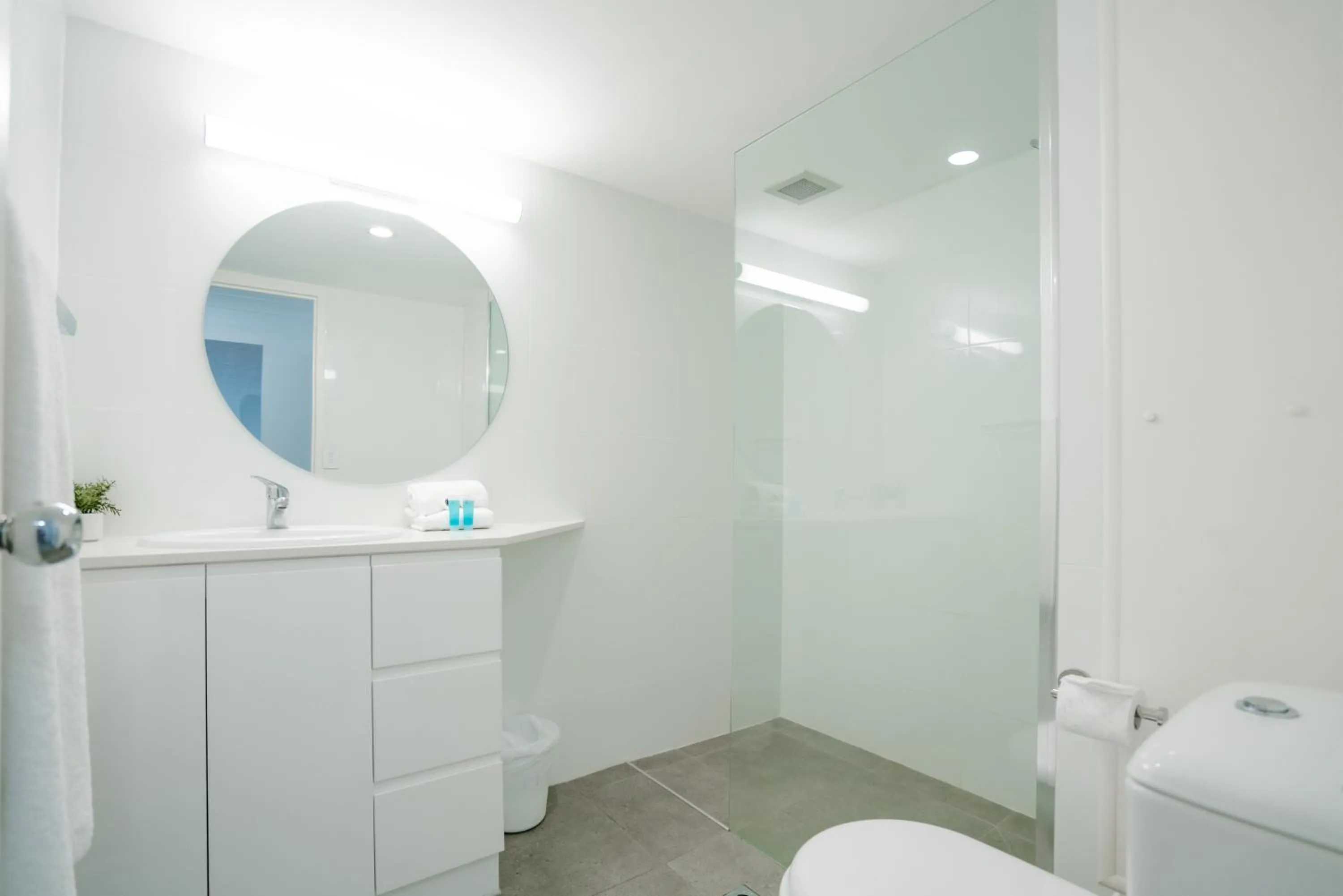 Shower in Cashelmara Beachfront Apartments