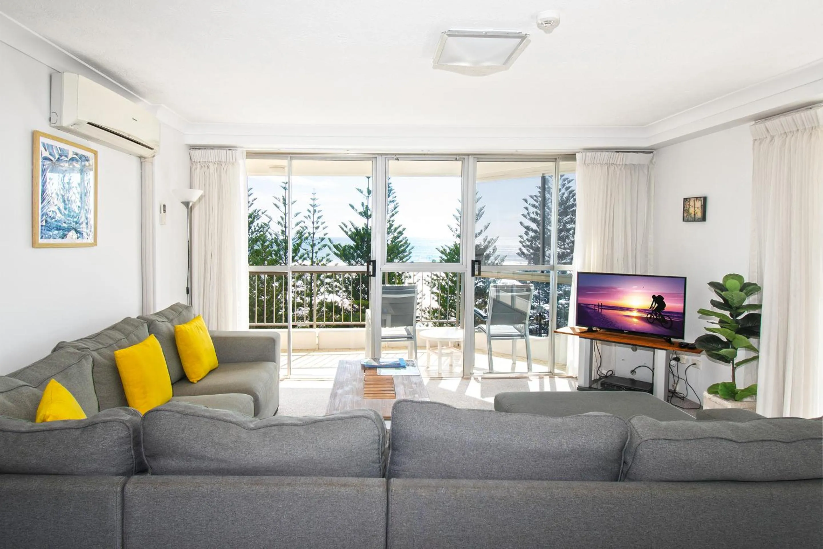 TV and multimedia in Cashelmara Beachfront Apartments