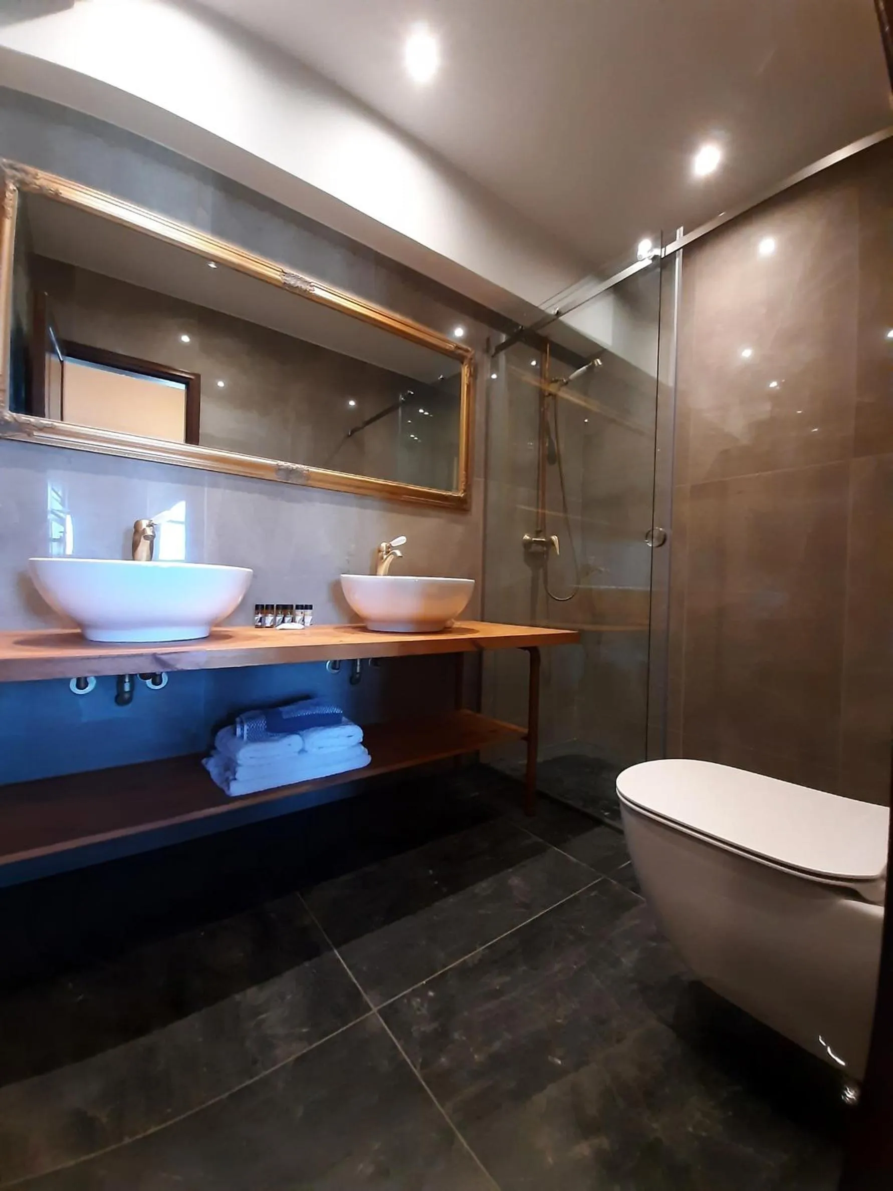 Bathroom in S.Nikolis' Historic Boutique Hotel