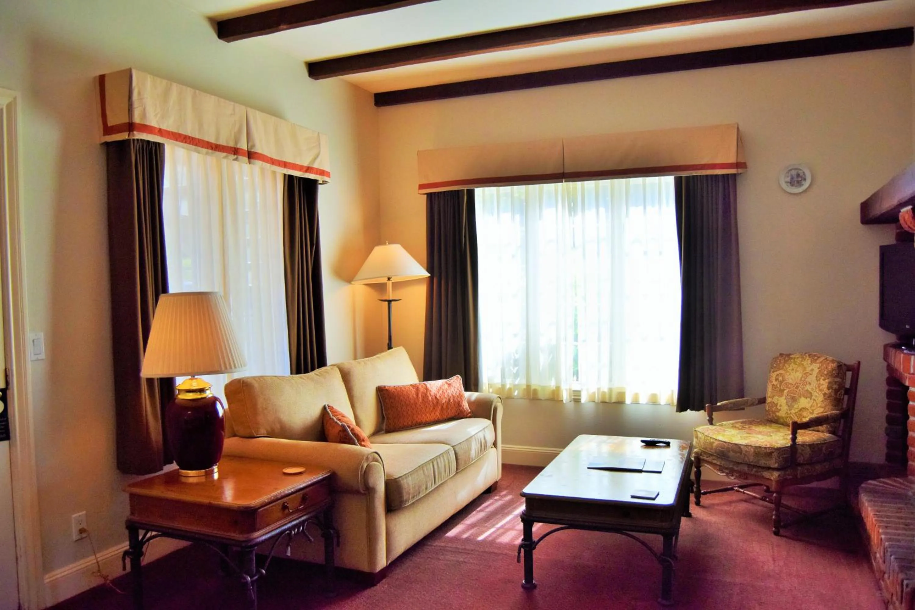 Vineyard Country Inn