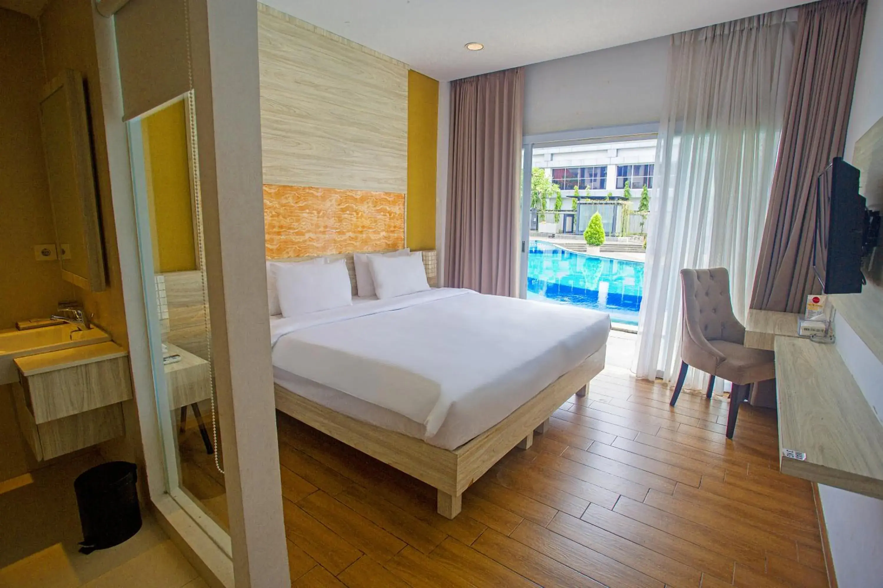 Deluxe Double Room with Pool Access in Front One Akshaya Hotel Karawang Deluxe Double Room with Pool Access in Front One Akshaya Hotel Karawang