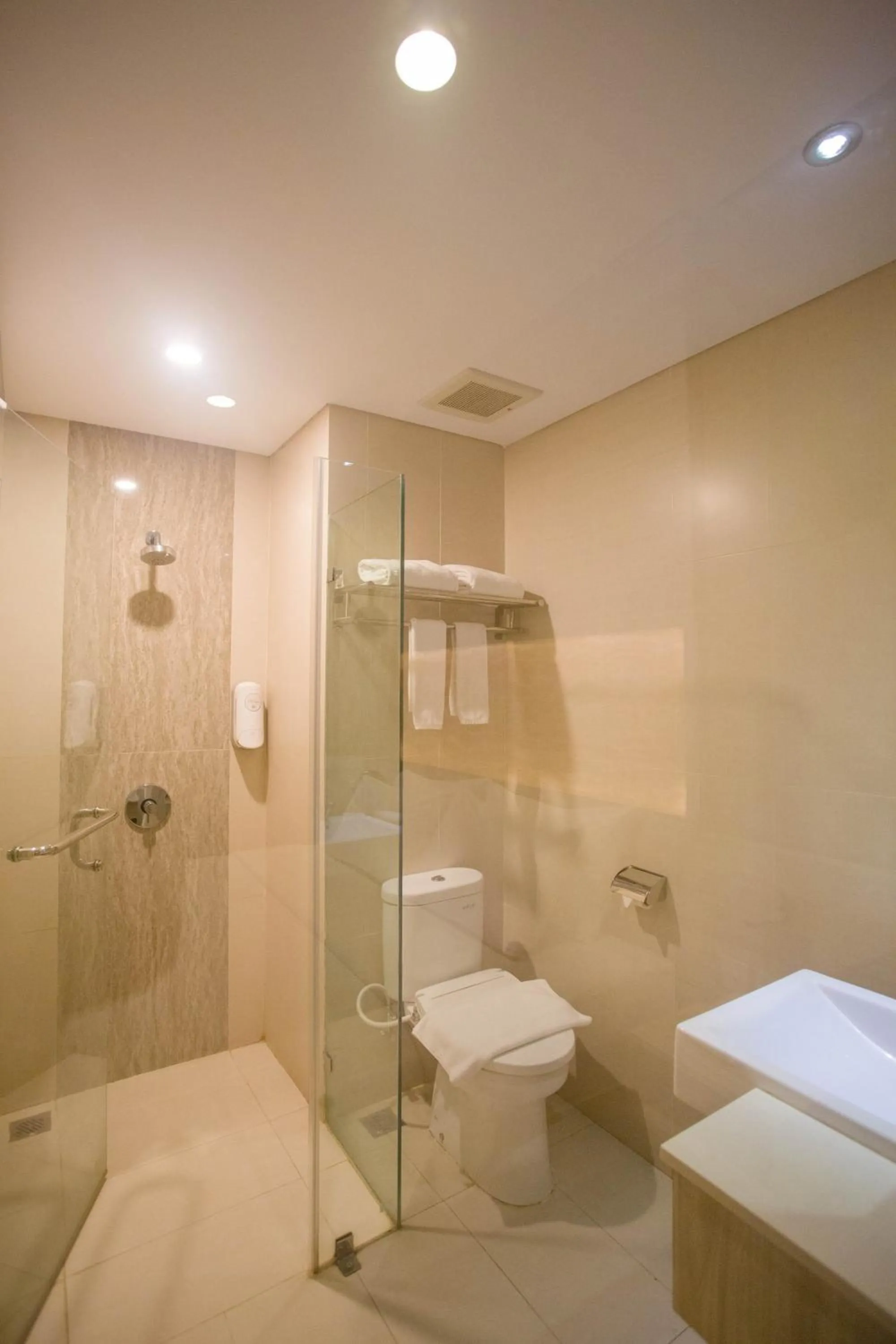 Bathroom in Front One Akshaya Hotel Karawang