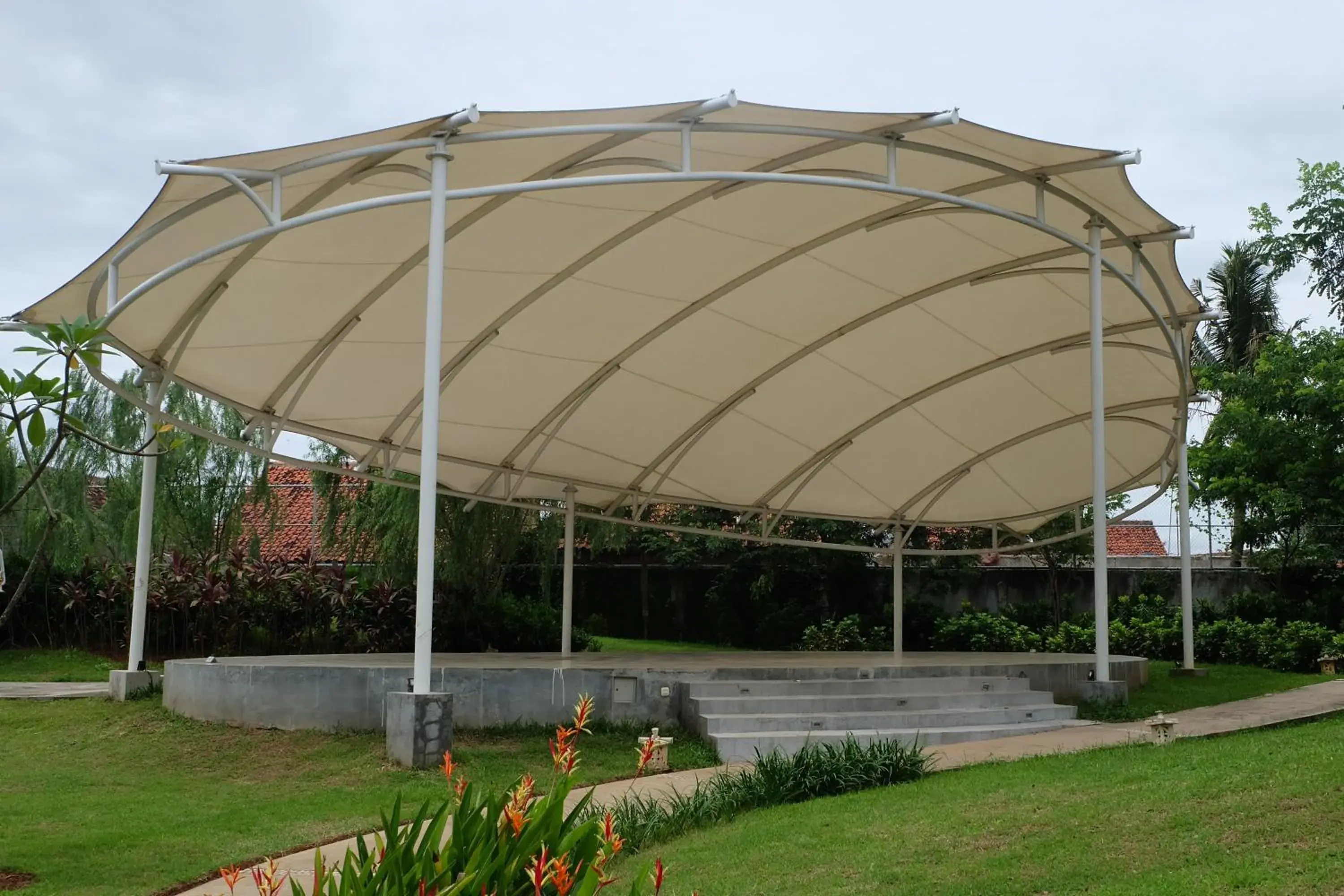 Property building in Front One Akshaya Hotel Karawang Property building in Front One Akshaya Hotel Karawang