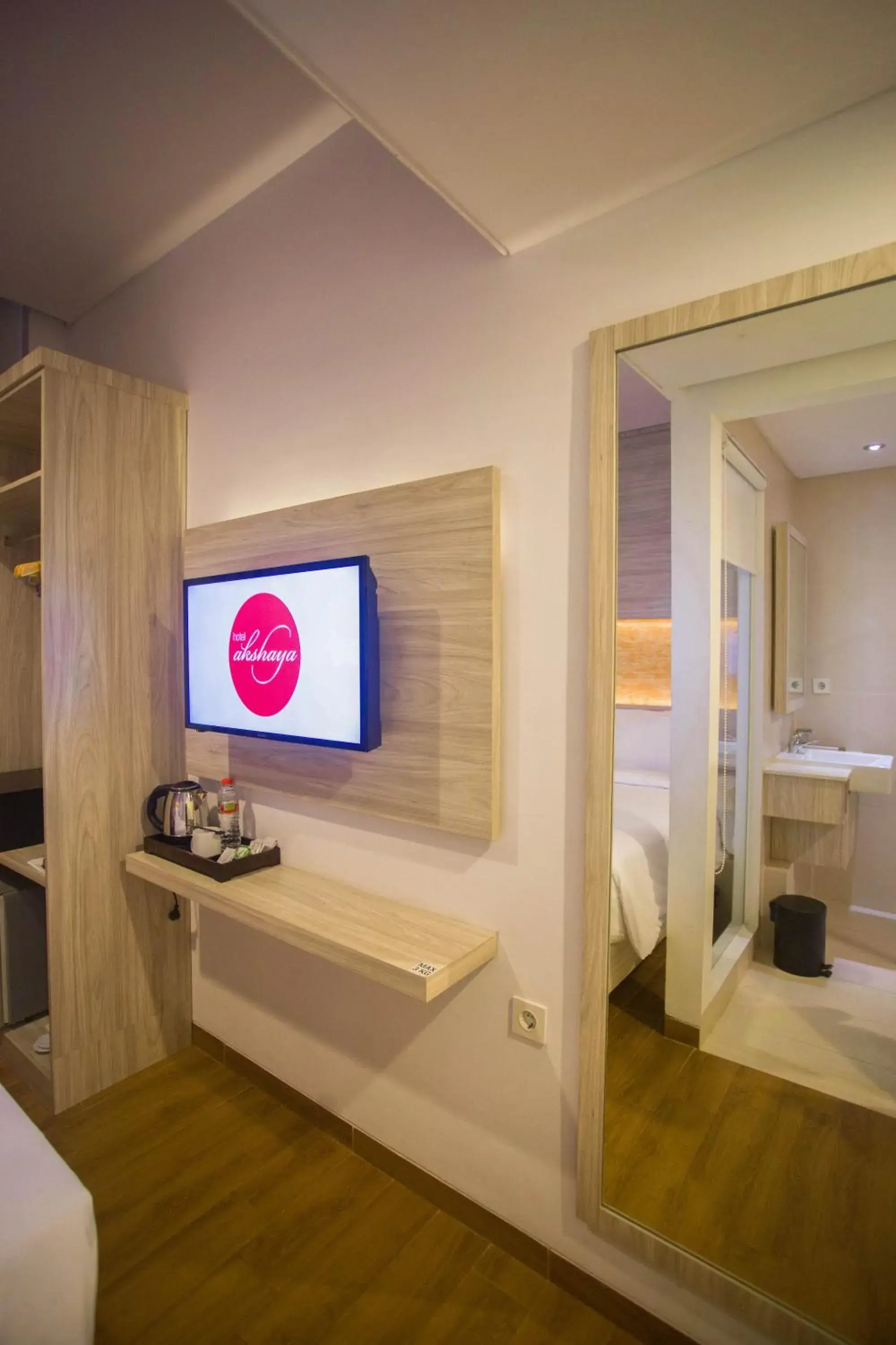 cot, Bed in Front One Akshaya Hotel Karawang cot, Bed in Front One Akshaya Hotel Karawang