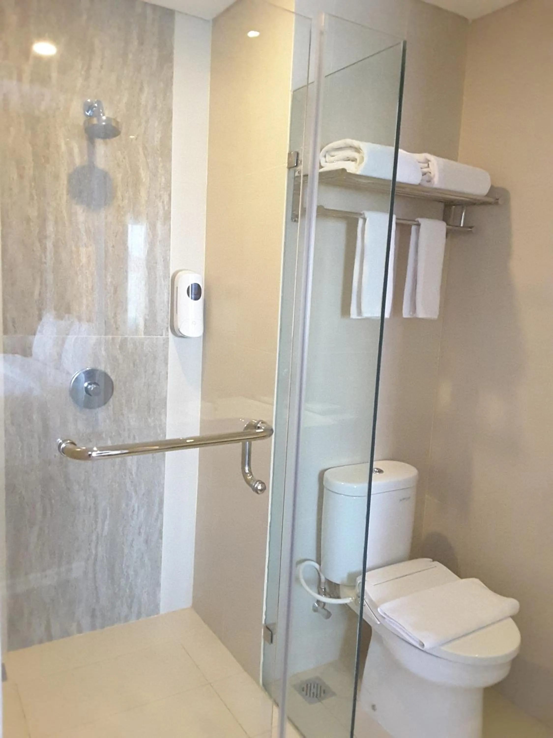 Shower in Front One Akshaya Hotel Karawang